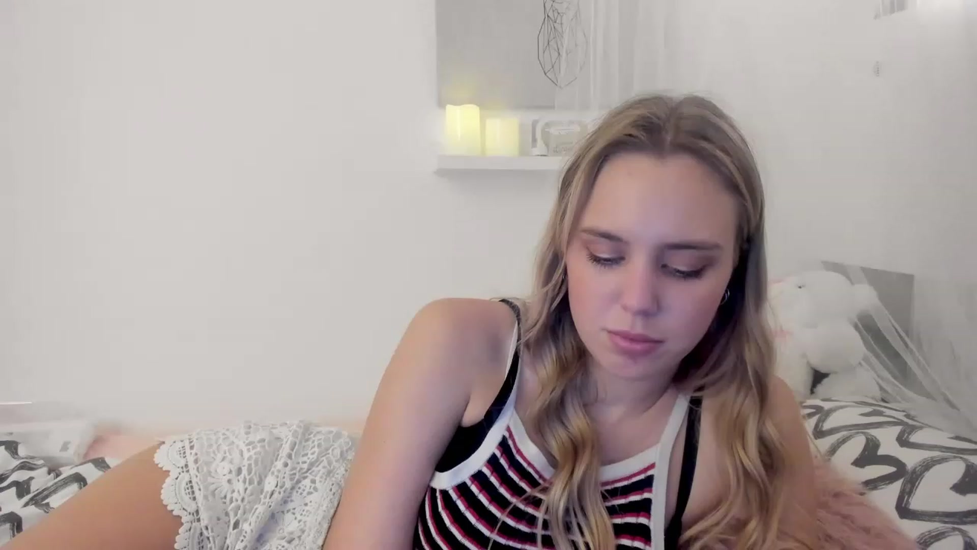 Gallery image thumbnail from Alena_Croft18's myfreecams stream on, 12/22/2022, 13:22 image 4 of 20