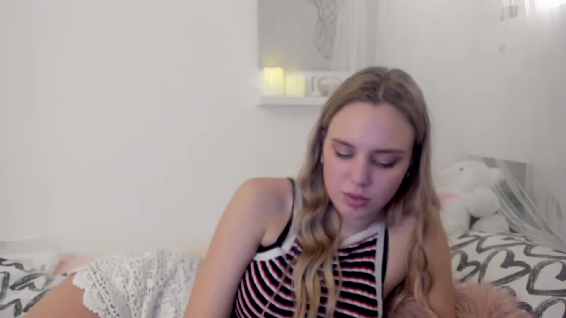 Gallery image thumbnail from Alena_Croft18's myfreecams stream on, 12/22/2022, 16:27 image 1 of 20