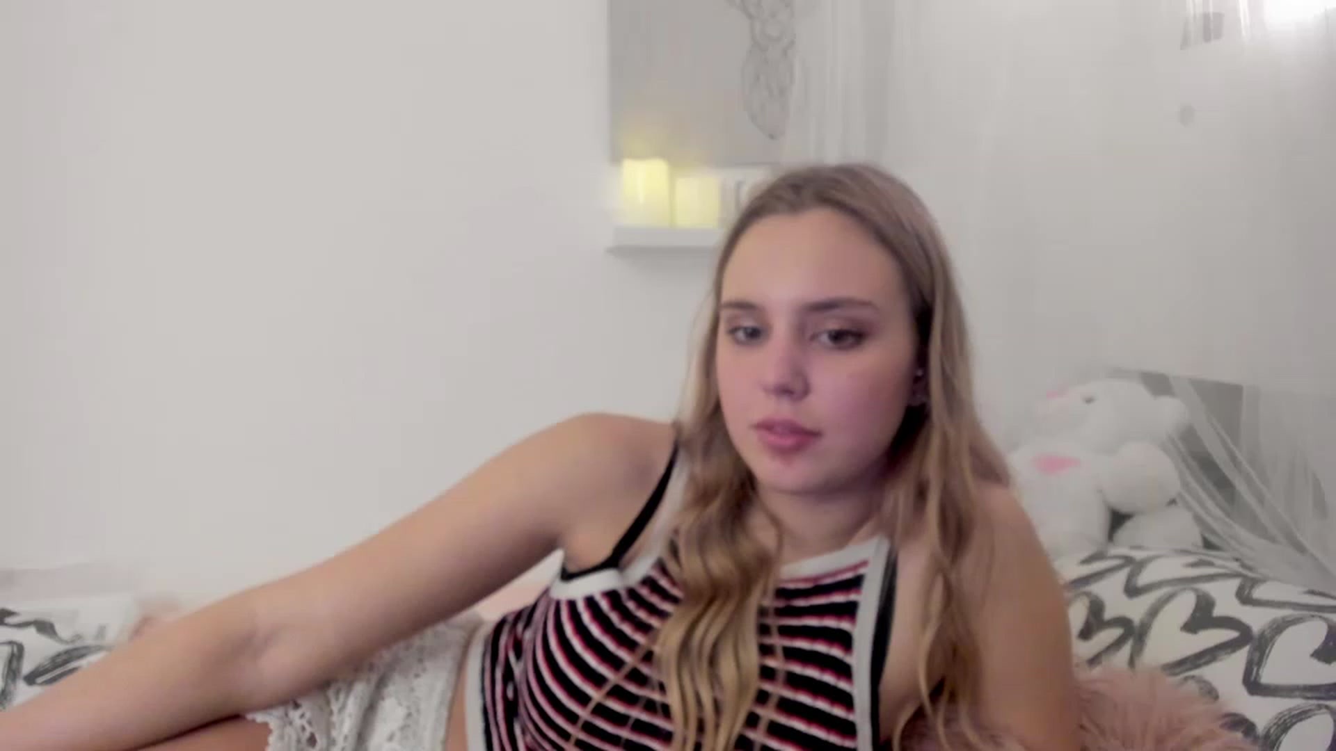 Gallery image thumbnail from Alena_Croft18's myfreecams stream on, 12/22/2022, 16:27 image 4 of 20