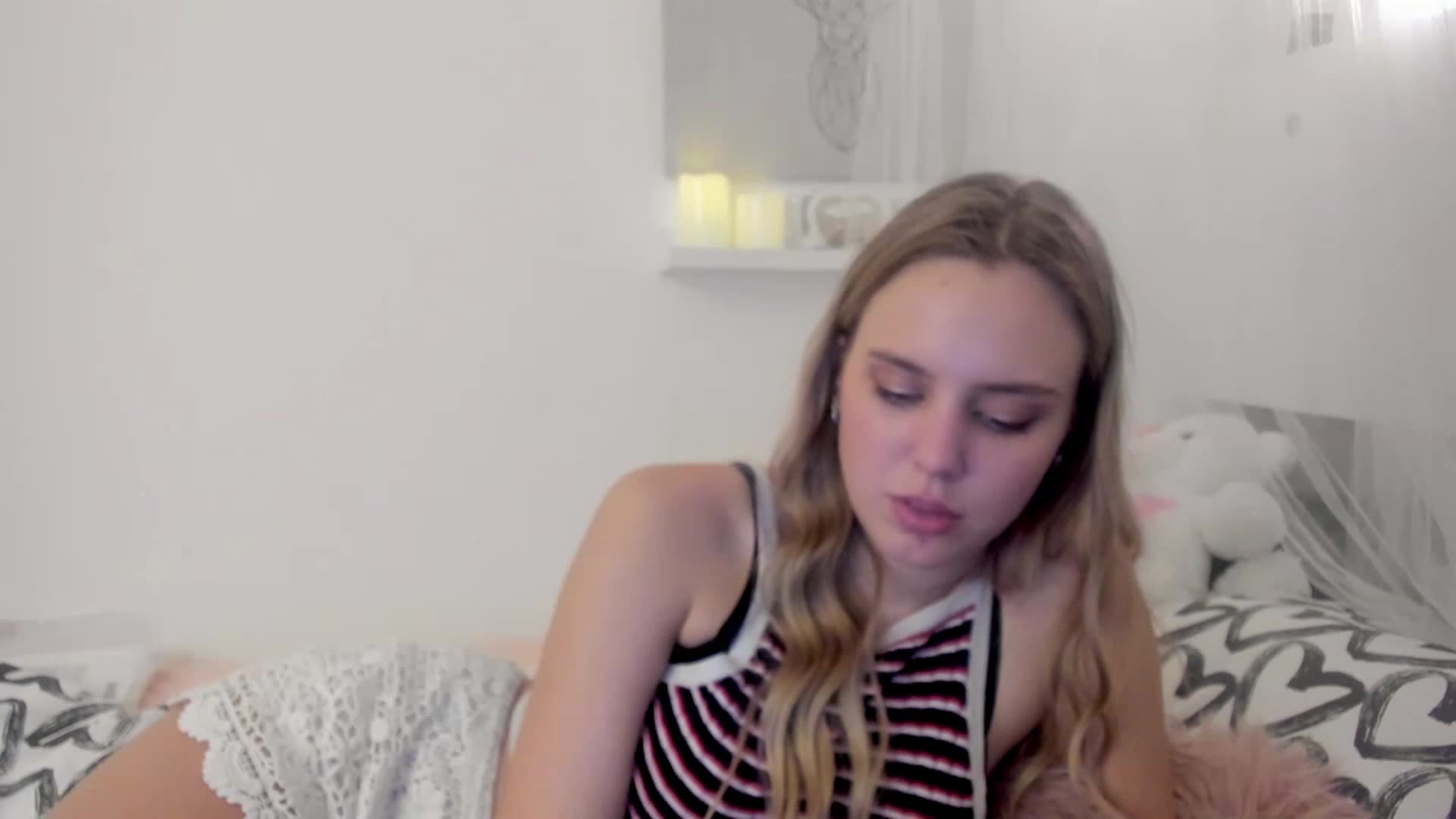 Gallery image thumbnail from Alena_Croft18's myfreecams stream on, 12/22/2022, 16:27 image 2 of 20