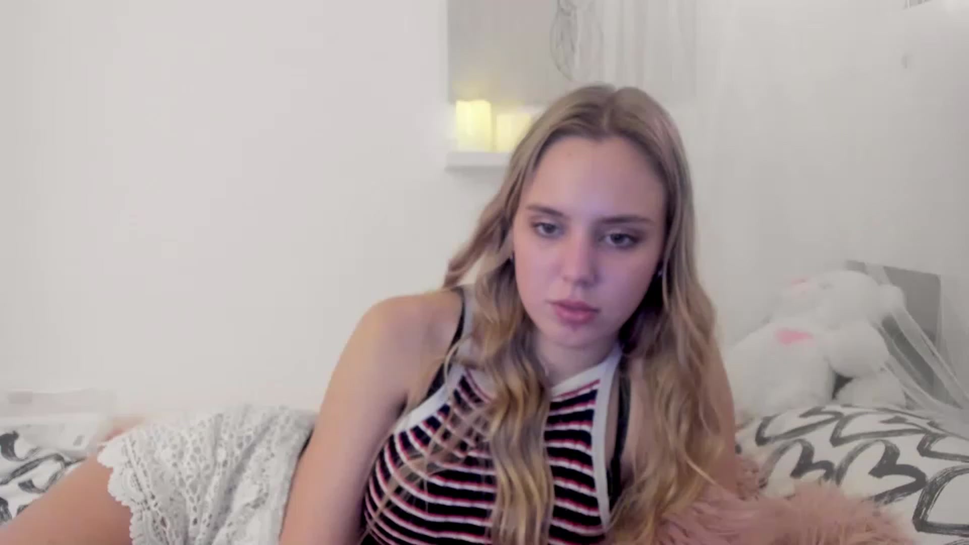 Gallery image thumbnail from Alena_Croft18's myfreecams stream on, 12/22/2022, 17:51 image 6 of 20