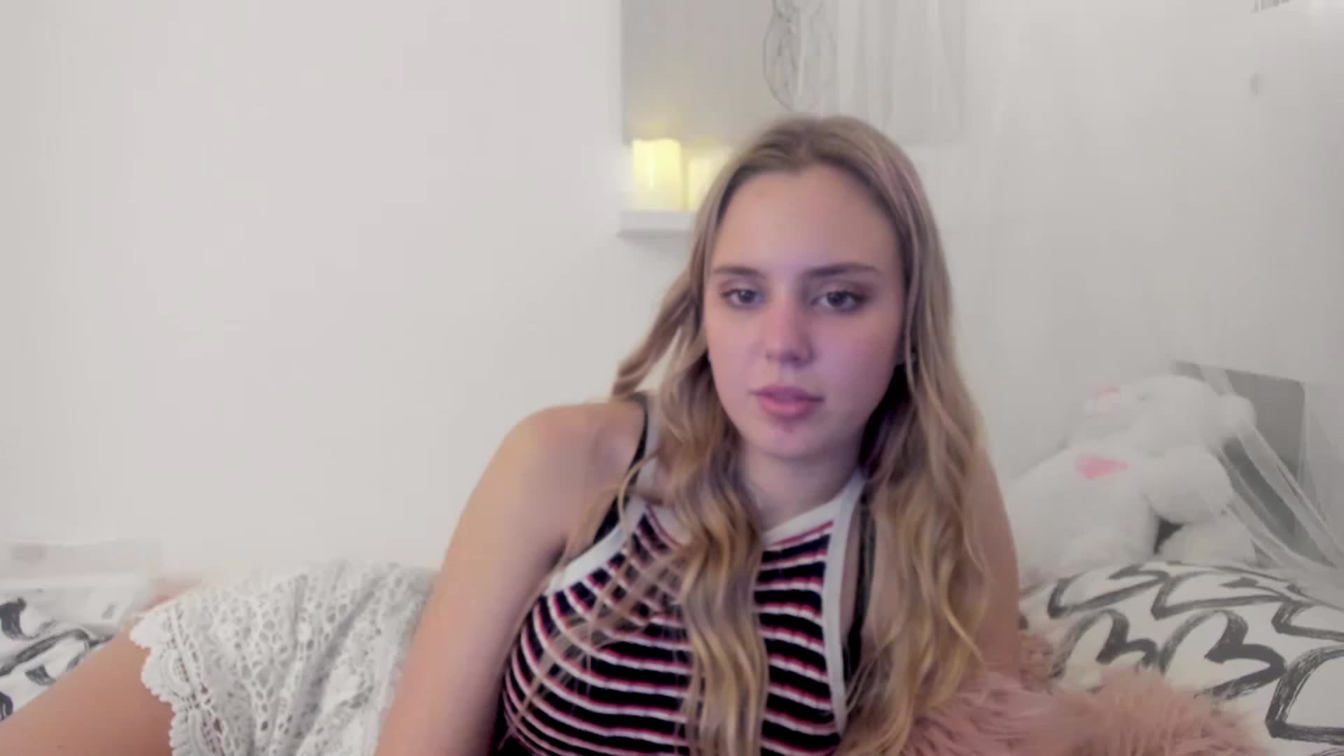 Gallery image thumbnail from Alena_Croft18's myfreecams stream on, 12/22/2022, 17:51 image 4 of 20