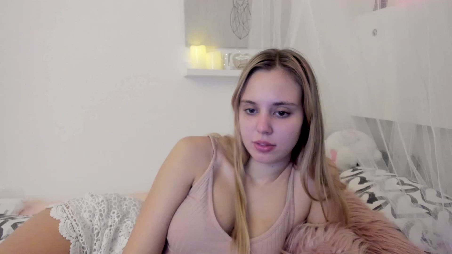 Gallery image thumbnail from Alena_Croft18's myfreecams stream on, 12/31/2022, 09:59 image 1 of 20