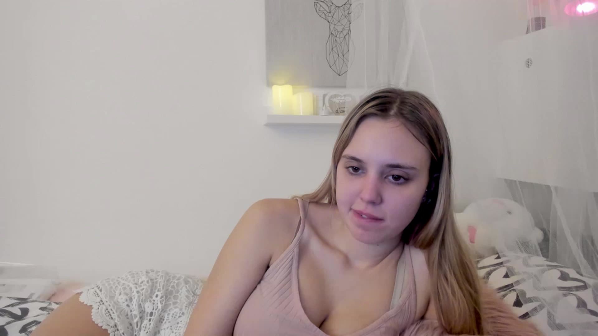 Gallery image thumbnail from Alena_Croft18's myfreecams stream on, 12/31/2022, 09:59 image 14 of 20
