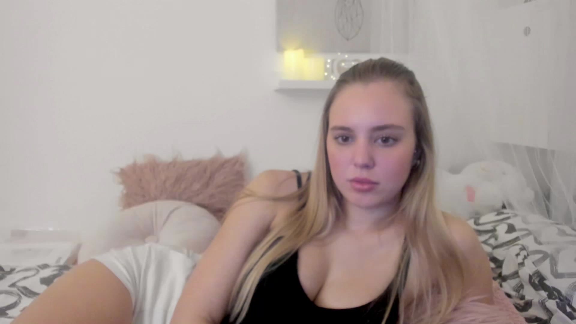 Gallery image thumbnail from Alena_Croft18's myfreecams stream on, 01/03/2023, 10:48 image 20 of 20