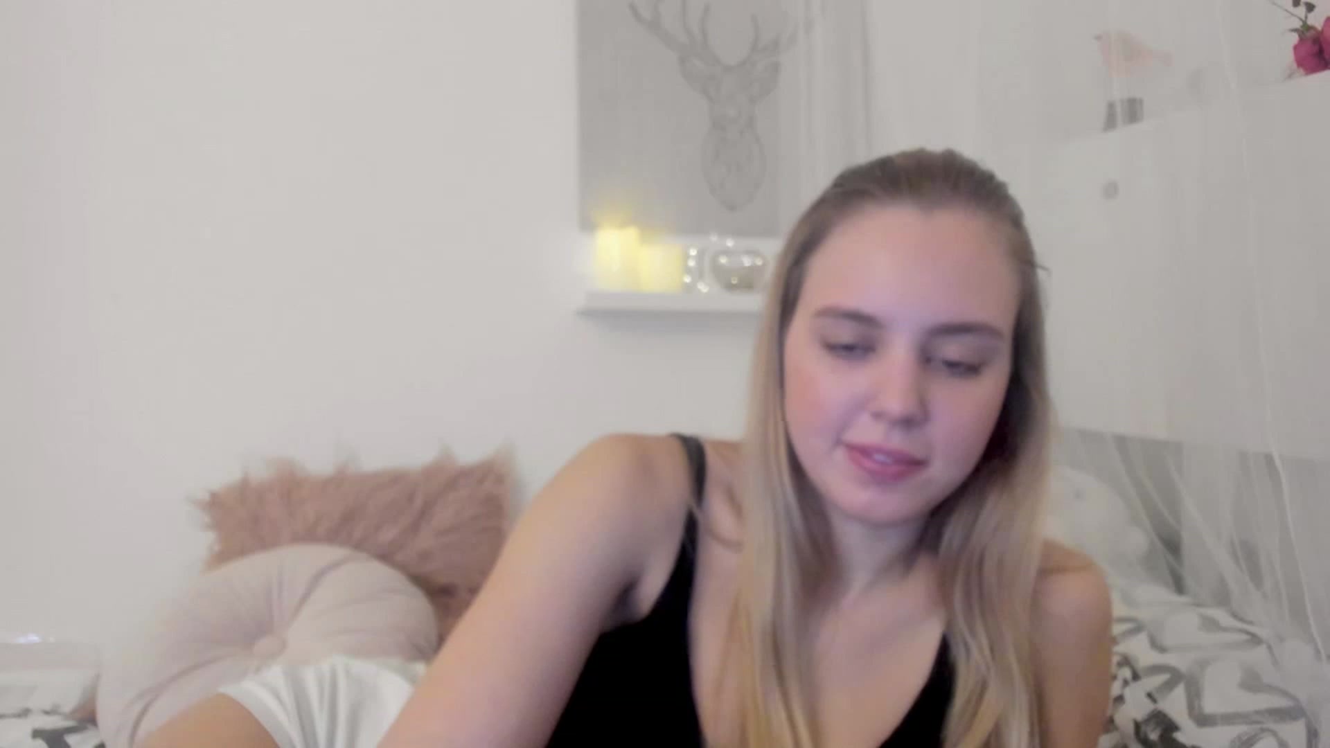 Gallery image thumbnail from Alena_Croft18's myfreecams stream on, 01/03/2023, 10:48 image 6 of 20
