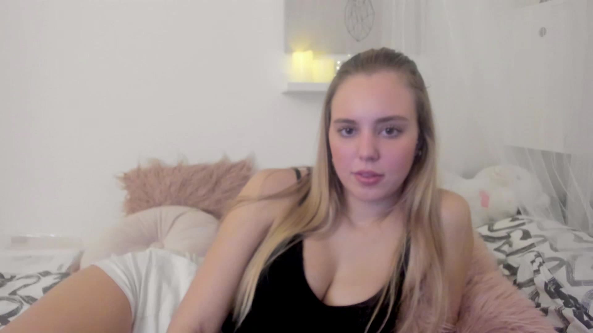 Gallery image thumbnail from Alena_Croft18's myfreecams stream on, 01/03/2023, 10:48 image 19 of 20