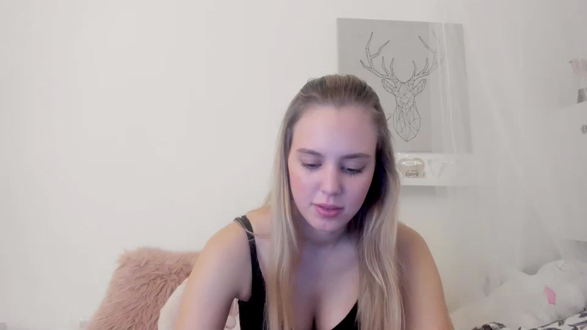 Gallery image thumbnail from Alena_Croft18's myfreecams stream on, 01/03/2023, 10:48 image 2 of 20