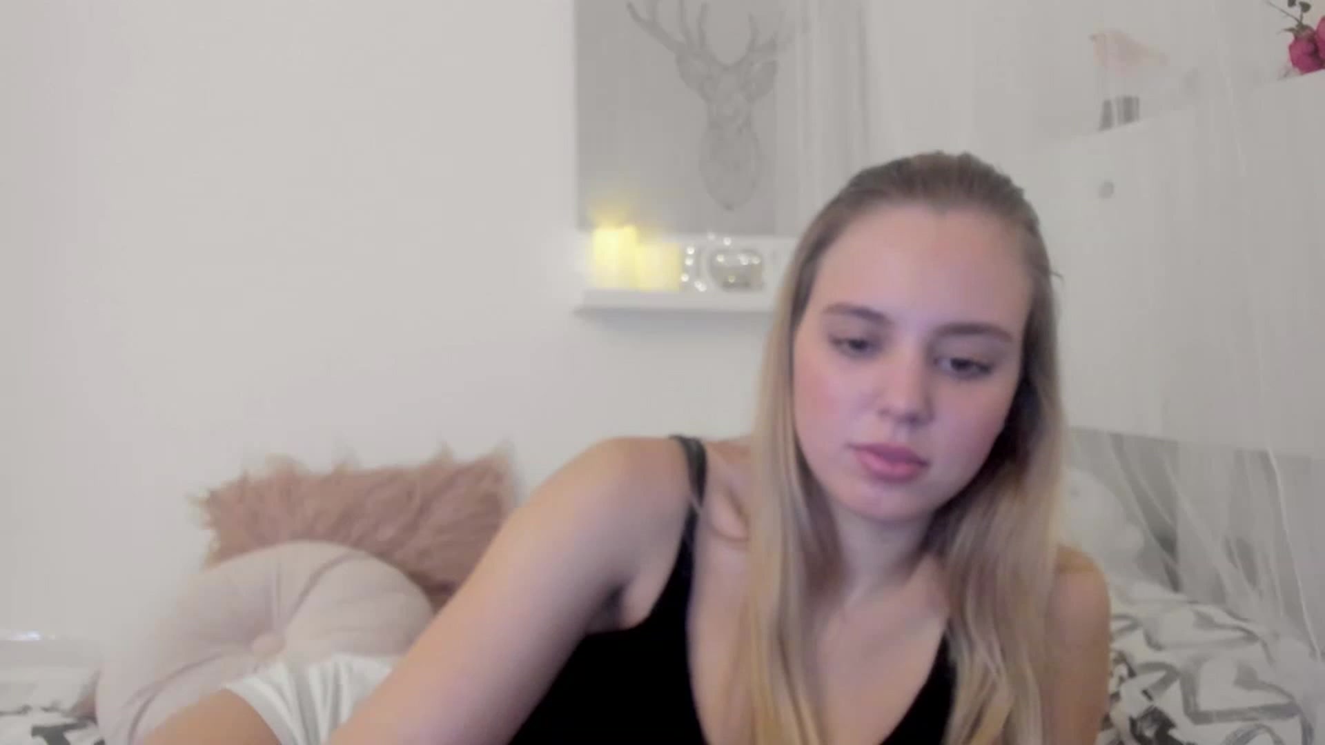 Gallery image thumbnail from Alena_Croft18's myfreecams stream on, 01/03/2023, 10:48 image 7 of 20