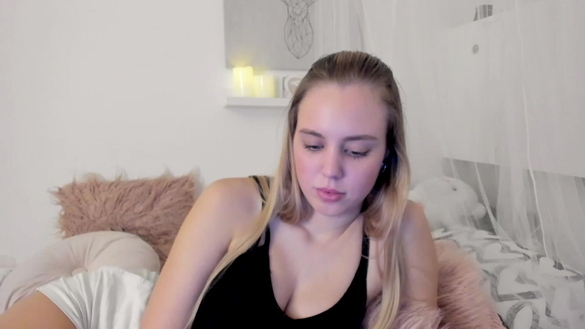 Gallery image thumbnail from Alena_Croft18's myfreecams stream on, 01/03/2023, 12:56 image 9 of 20