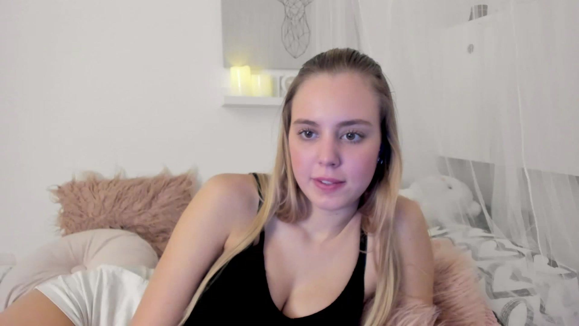 Gallery image thumbnail from Alena_Croft18's myfreecams stream on, 01/03/2023, 12:56 image 8 of 20