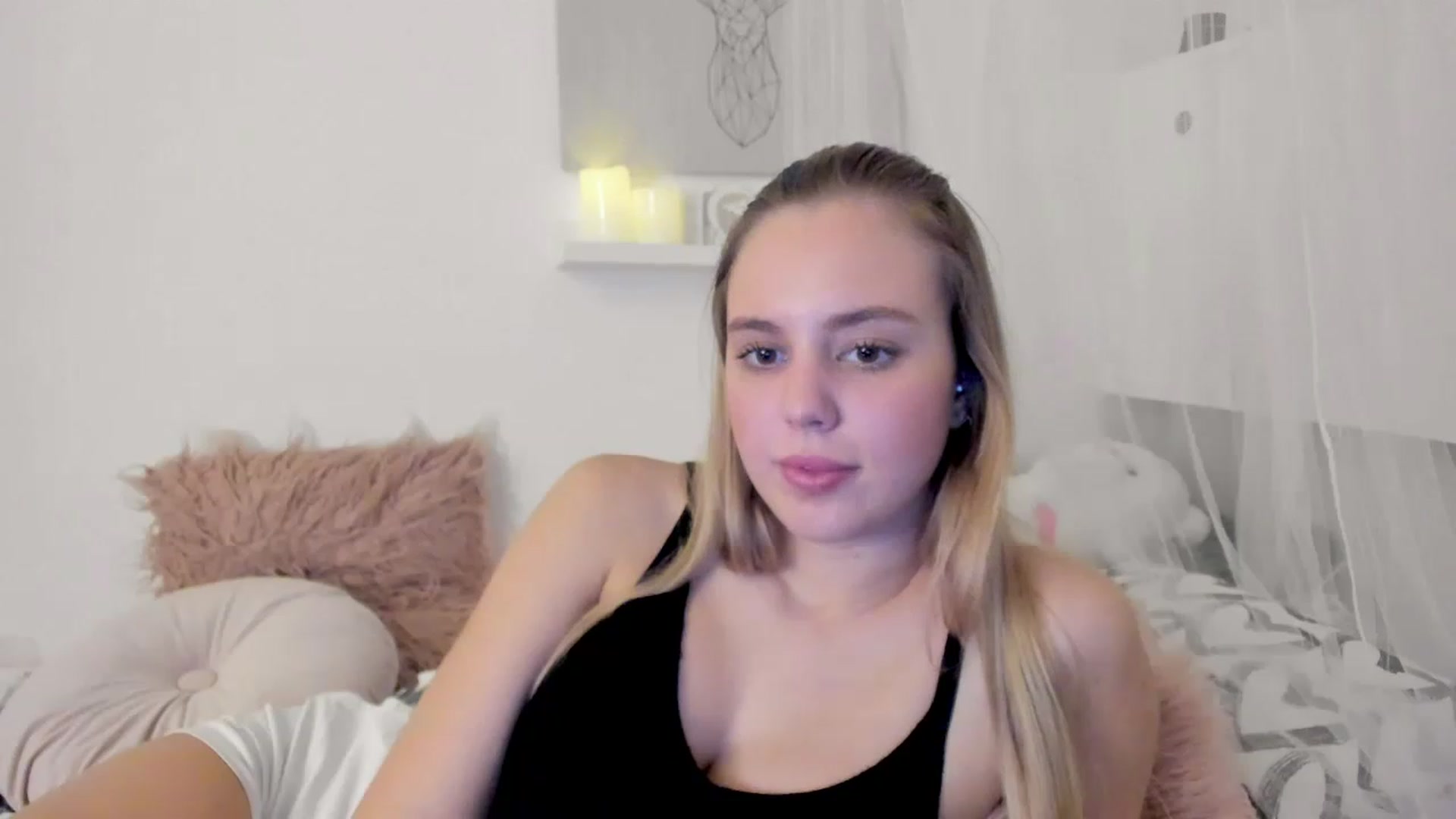 Gallery image thumbnail from Alena_Croft18's myfreecams stream on, 01/03/2023, 12:56 image 14 of 20