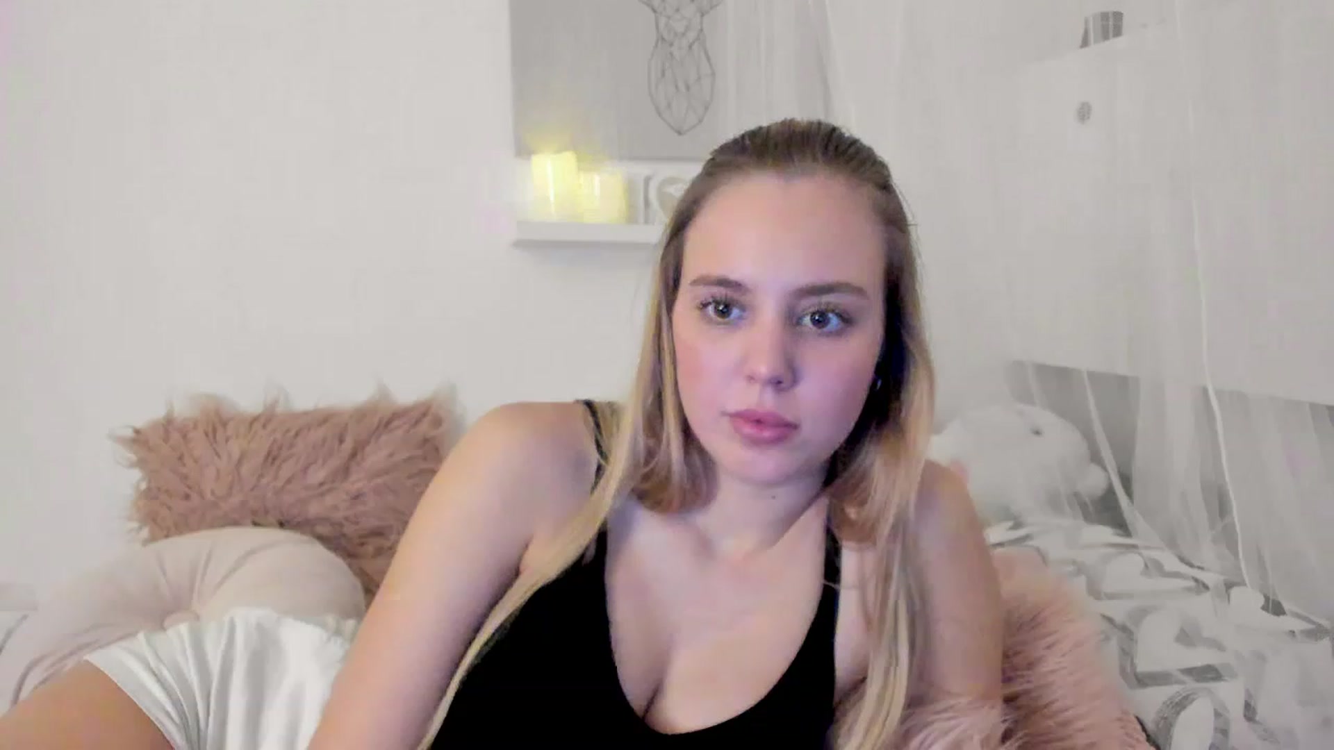Gallery image thumbnail from Alena_Croft18's myfreecams stream on, 01/03/2023, 12:56 image 10 of 20