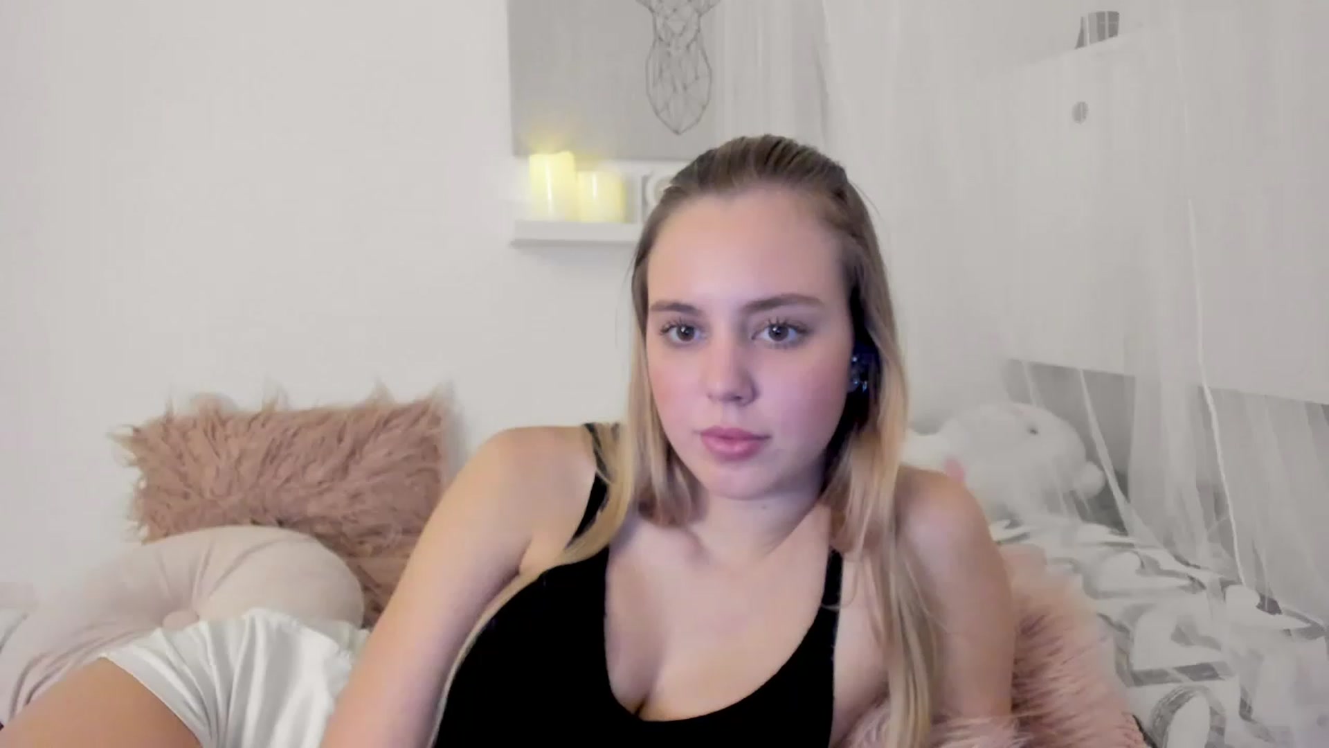 Gallery image thumbnail from Alena_Croft18's myfreecams stream on, 01/03/2023, 12:56 image 12 of 20