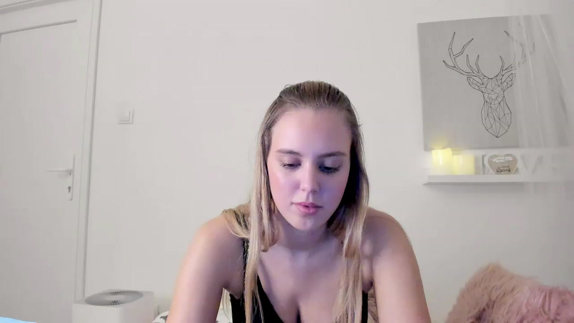 Gallery image thumbnail from Alena_Croft18's myfreecams stream on, 01/03/2023, 12:56 image 16 of 20