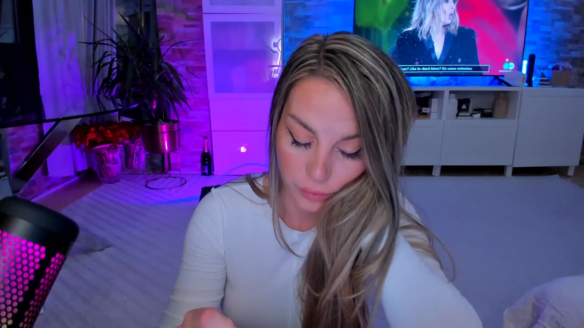 Gallery image thumbnail from Alesia_'s myfreecams stream on, 01/30/2024, 24:23 image 20 of 20