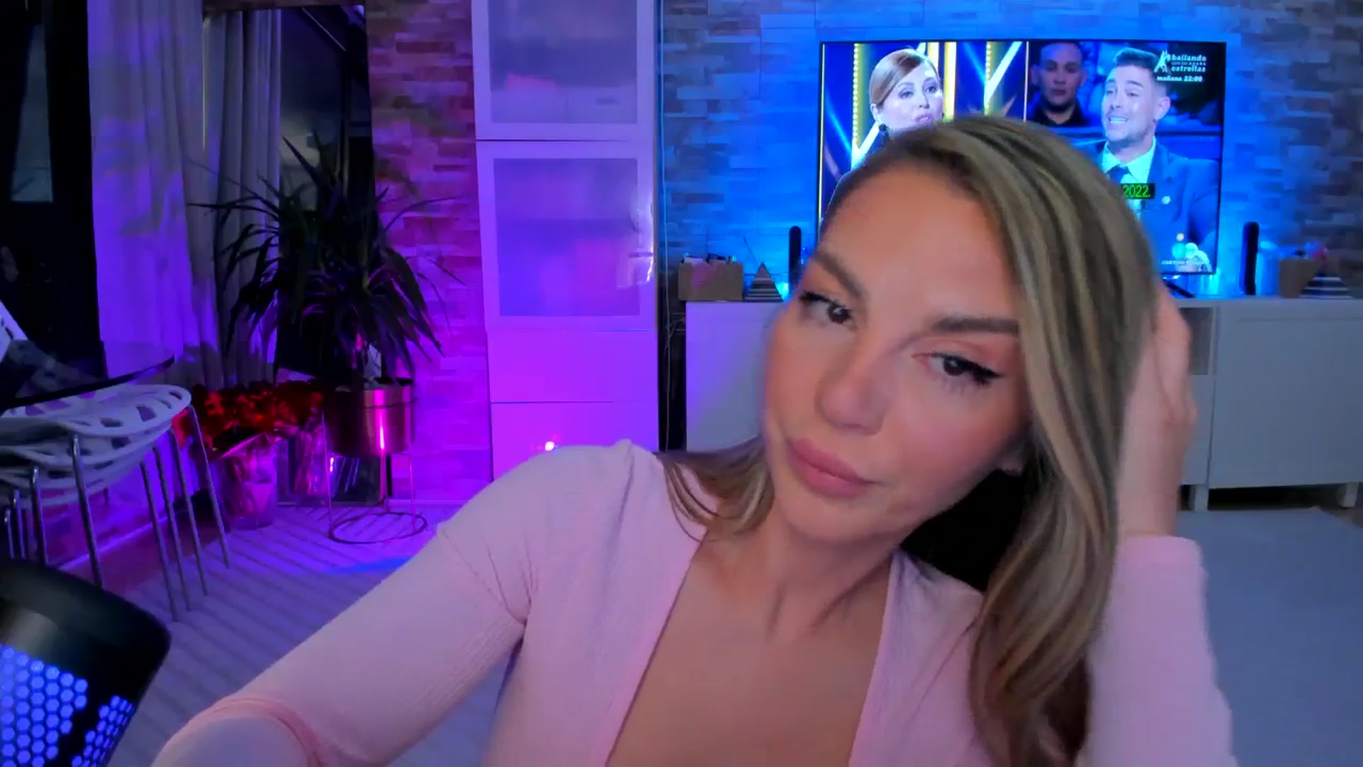 Gallery image thumbnail from Alesia_'s myfreecams stream on, 02/03/2024, 01:49 image 8 of 20