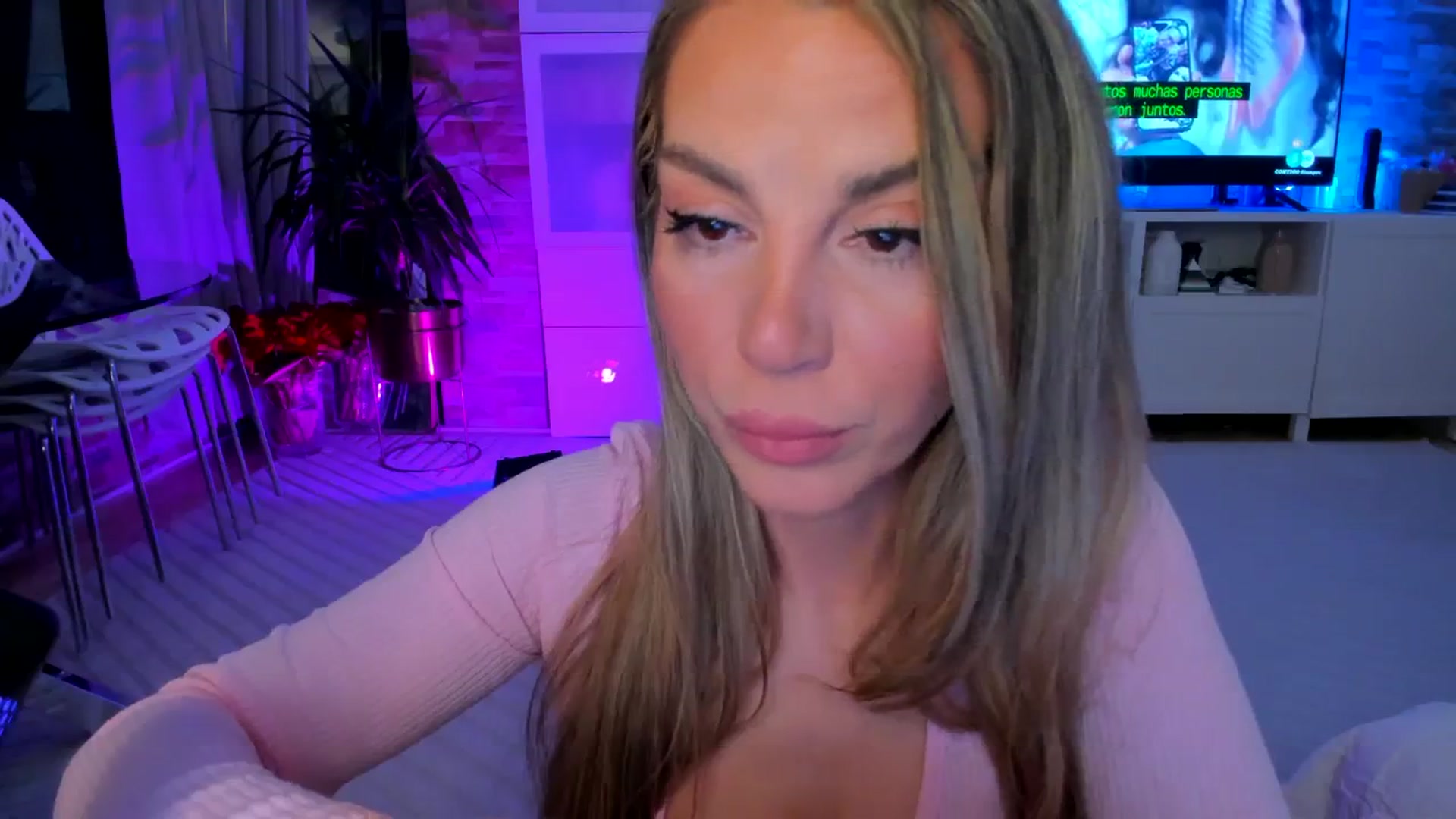 Gallery image thumbnail from Alesia_'s myfreecams stream on, 02/03/2024, 01:49 image 3 of 20