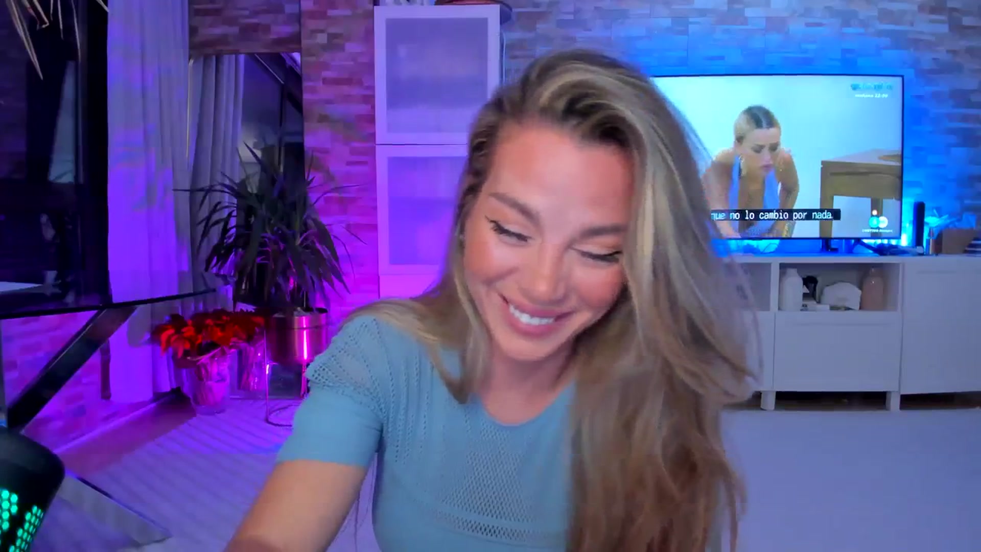 Gallery image thumbnail from Alesia_'s myfreecams stream on, 02/08/2024, 01:05 image 3 of 20
