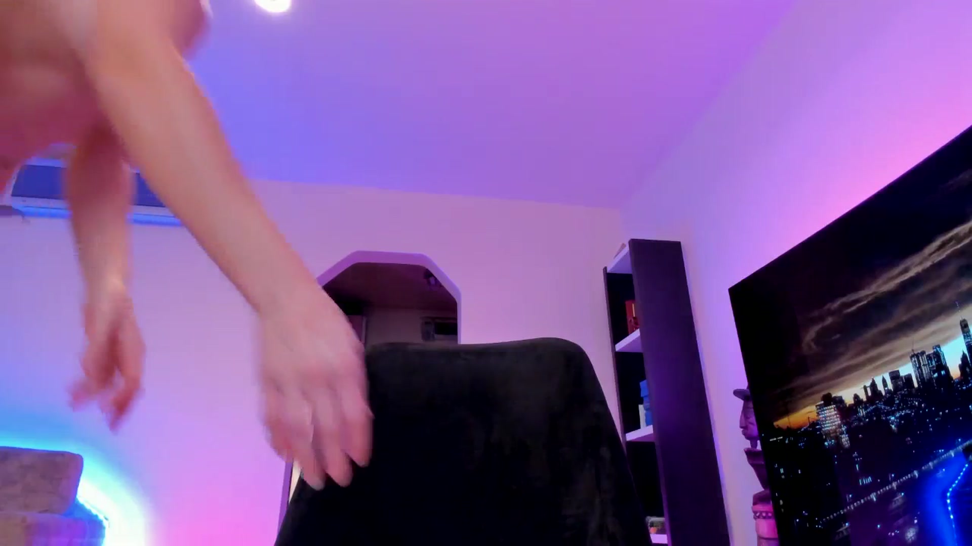 Gallery image thumbnail from Alesia_'s myfreecams stream on, 02/12/2024, 24:05 image 16 of 20