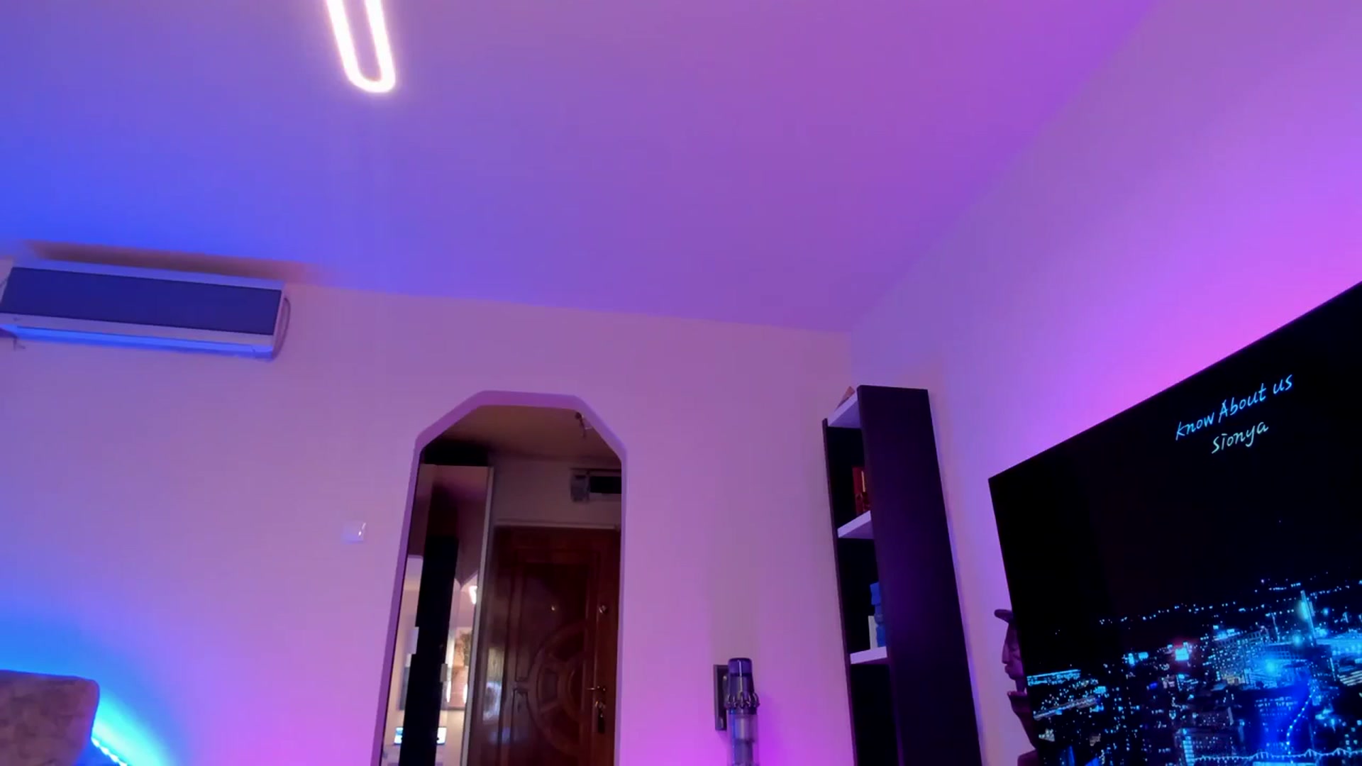 Gallery image thumbnail from Alesia_'s myfreecams stream on, 02/12/2024, 24:05 image 2 of 20