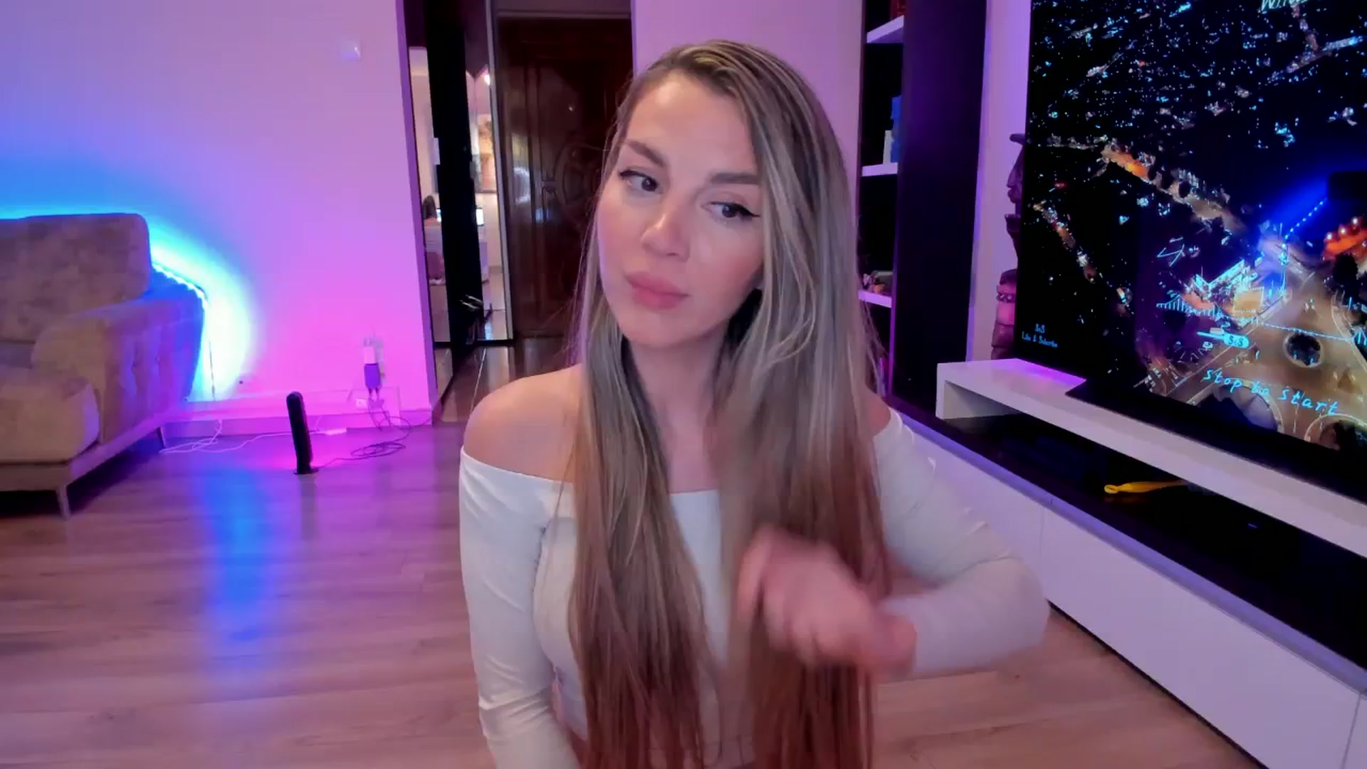 Gallery image thumbnail from Alesia_'s myfreecams stream on, 02/13/2024, 01:17 image 19 of 20