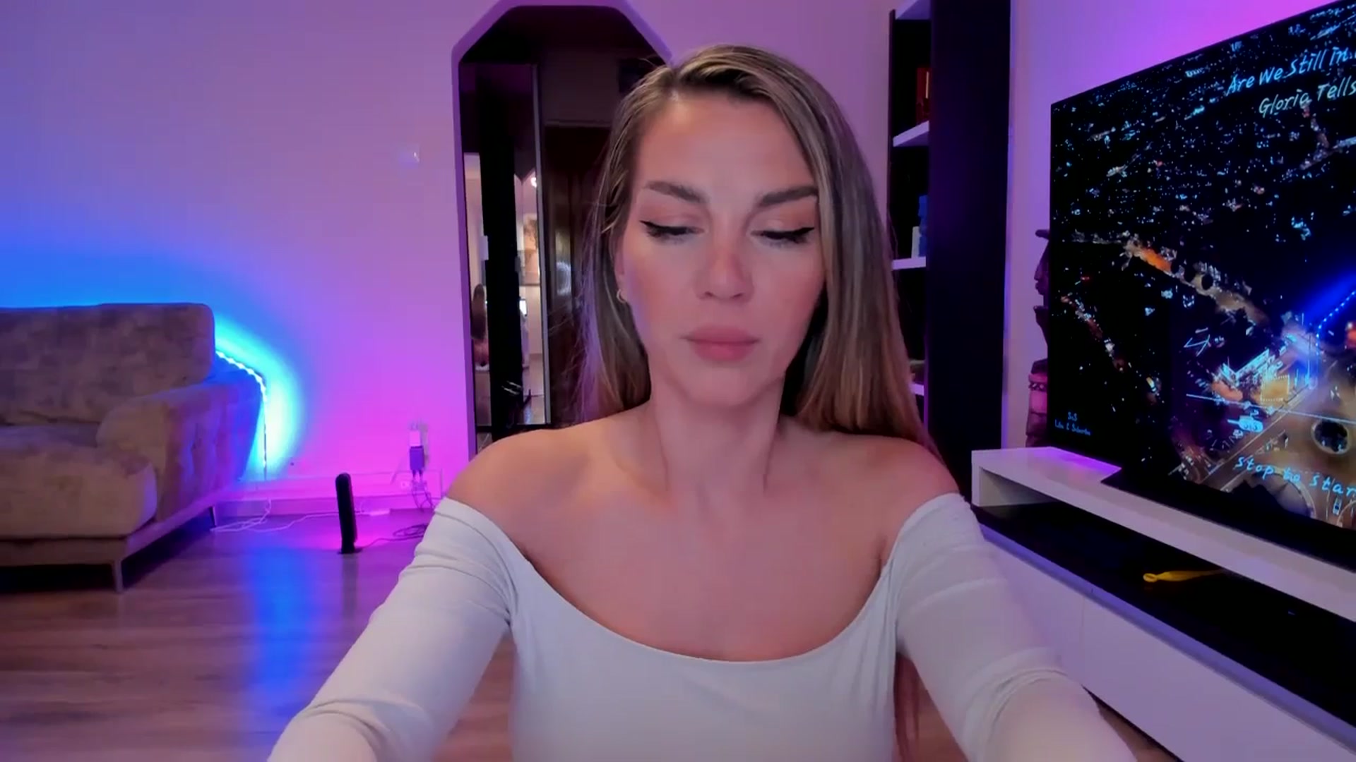 Gallery image thumbnail from Alesia_'s myfreecams stream on, 02/13/2024, 01:17 image 17 of 20