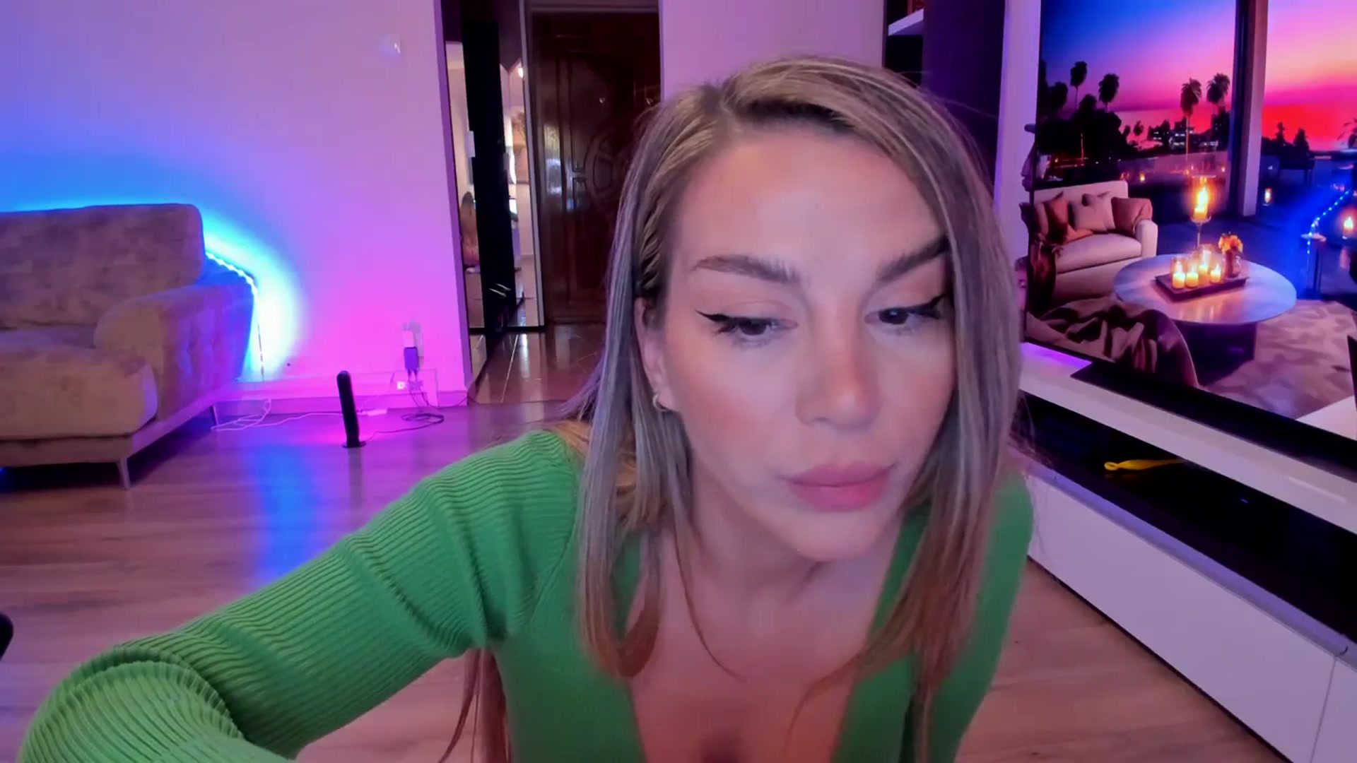 Gallery image thumbnail from Alesia_'s myfreecams stream on, 02/14/2024, 24:28 image 16 of 20