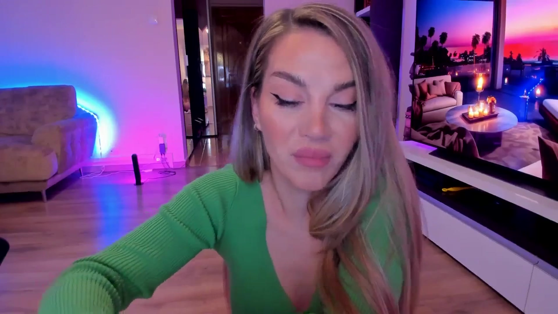 Gallery image thumbnail from Alesia_'s myfreecams stream on, 02/14/2024, 24:28 image 14 of 20