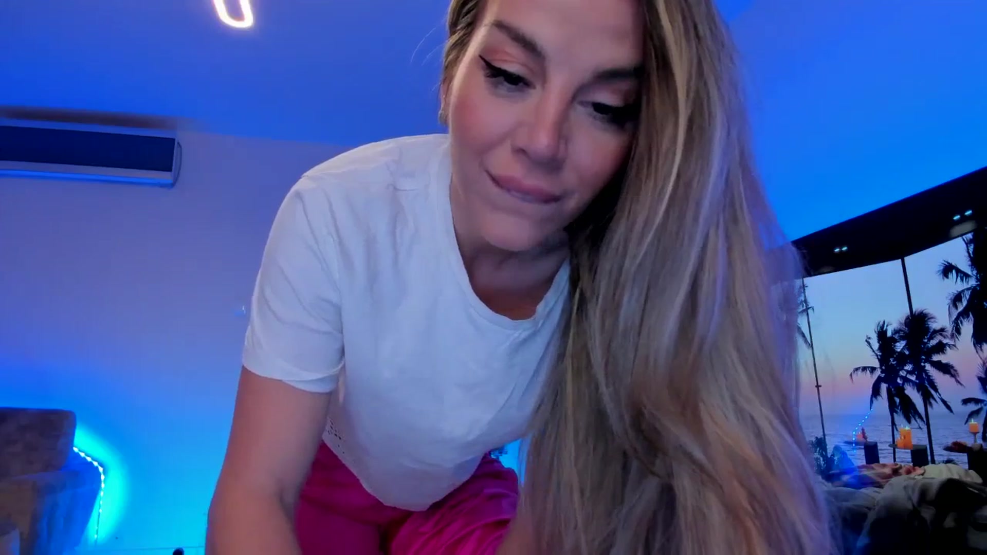 Gallery image thumbnail from Alesia_'s myfreecams stream on, 02/16/2024, 02:07 image 18 of 20