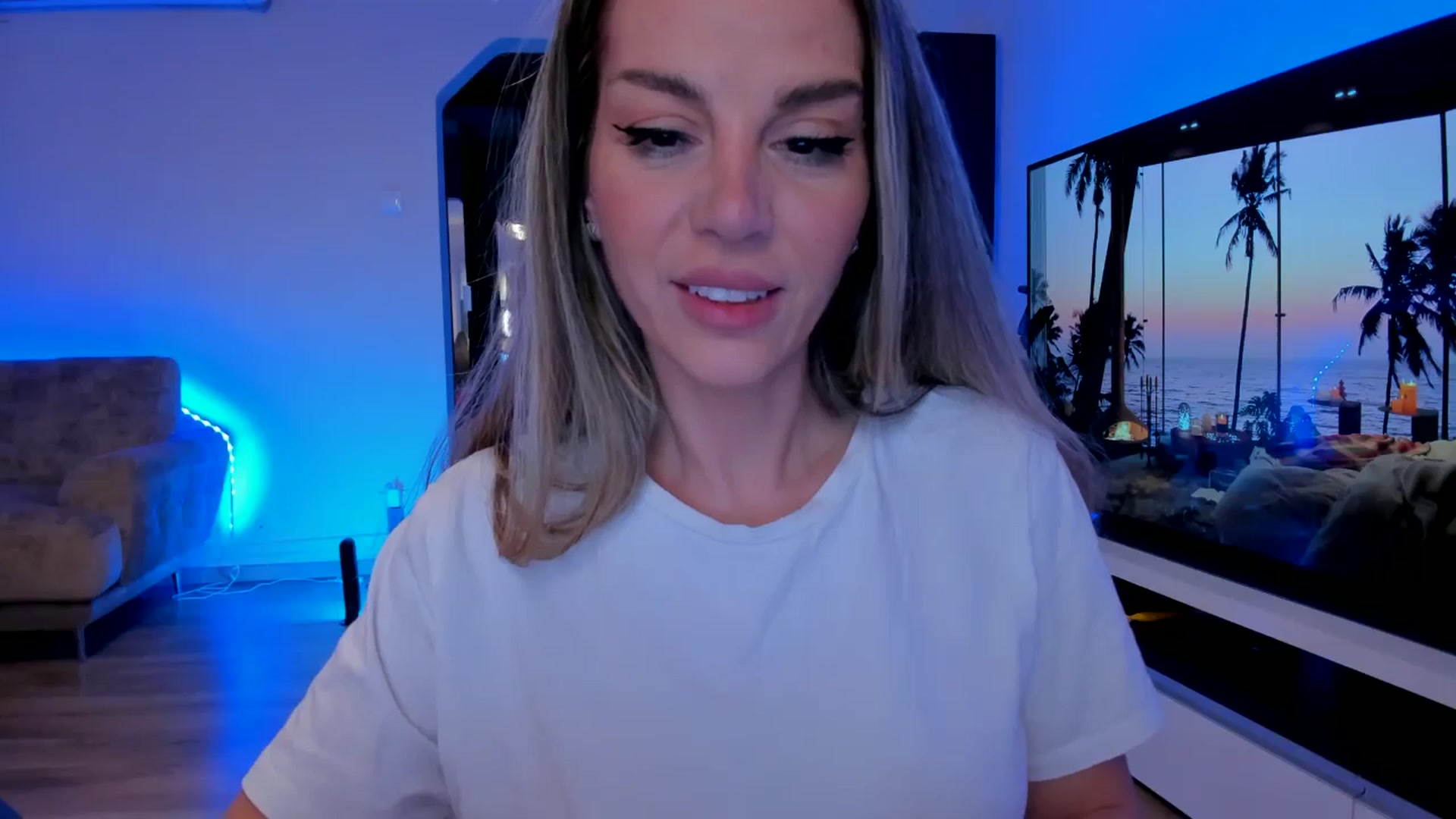 Gallery image thumbnail from Alesia_'s myfreecams stream on, 02/16/2024, 02:07 image 19 of 20