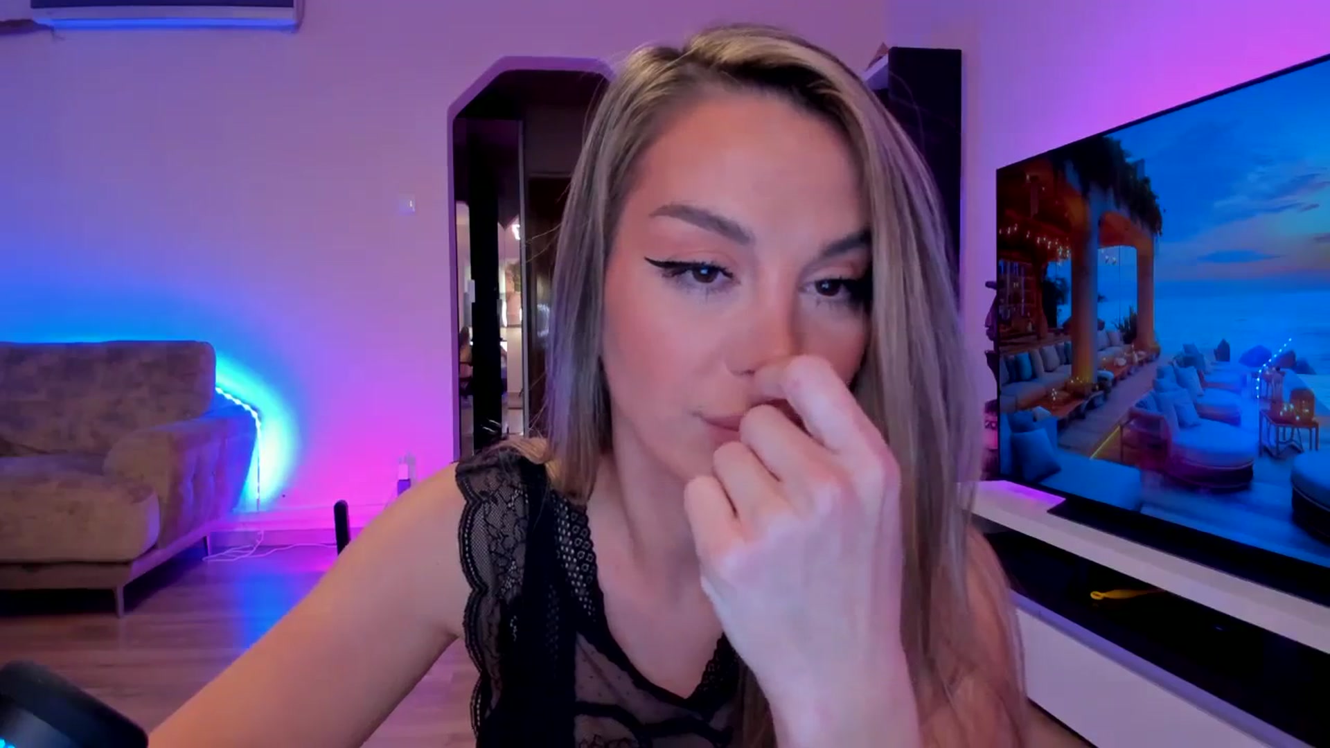 Gallery image thumbnail from Alesia_'s myfreecams stream on, 02/19/2024, 23:57 image 12 of 20