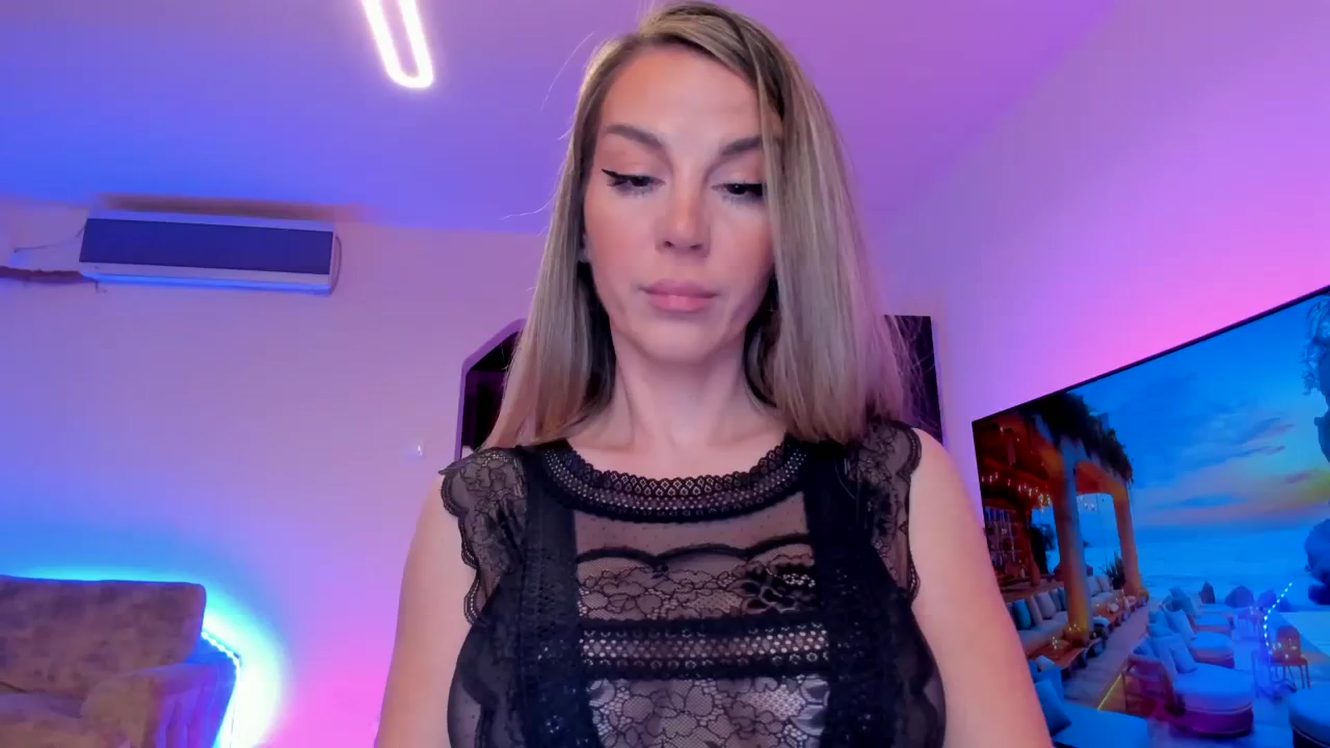 Gallery image thumbnail from Alesia_'s myfreecams stream on, 02/20/2024, 01:30 image 17 of 20