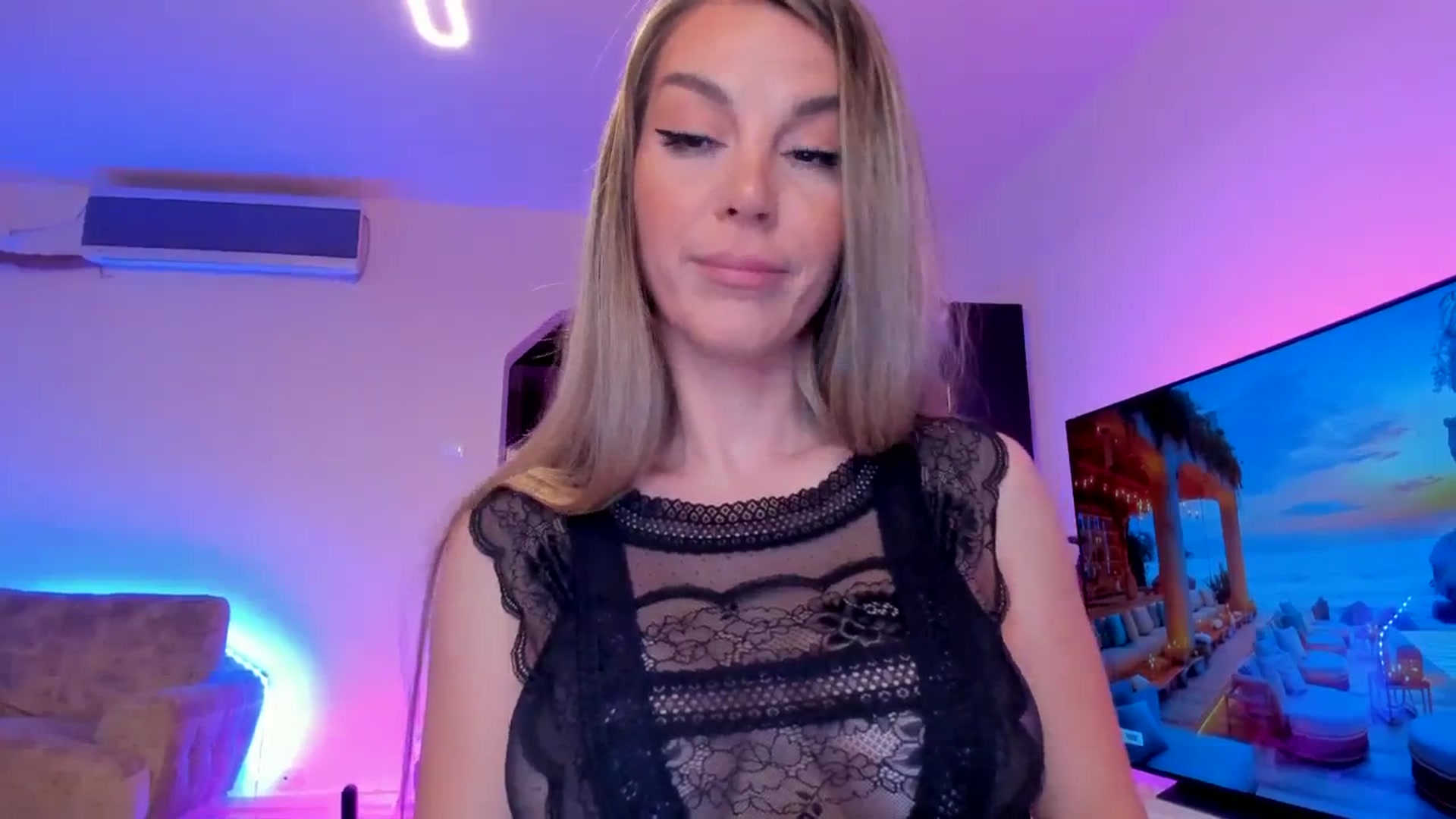 Gallery image thumbnail from Alesia_'s myfreecams stream on, 02/20/2024, 01:30 image 18 of 20