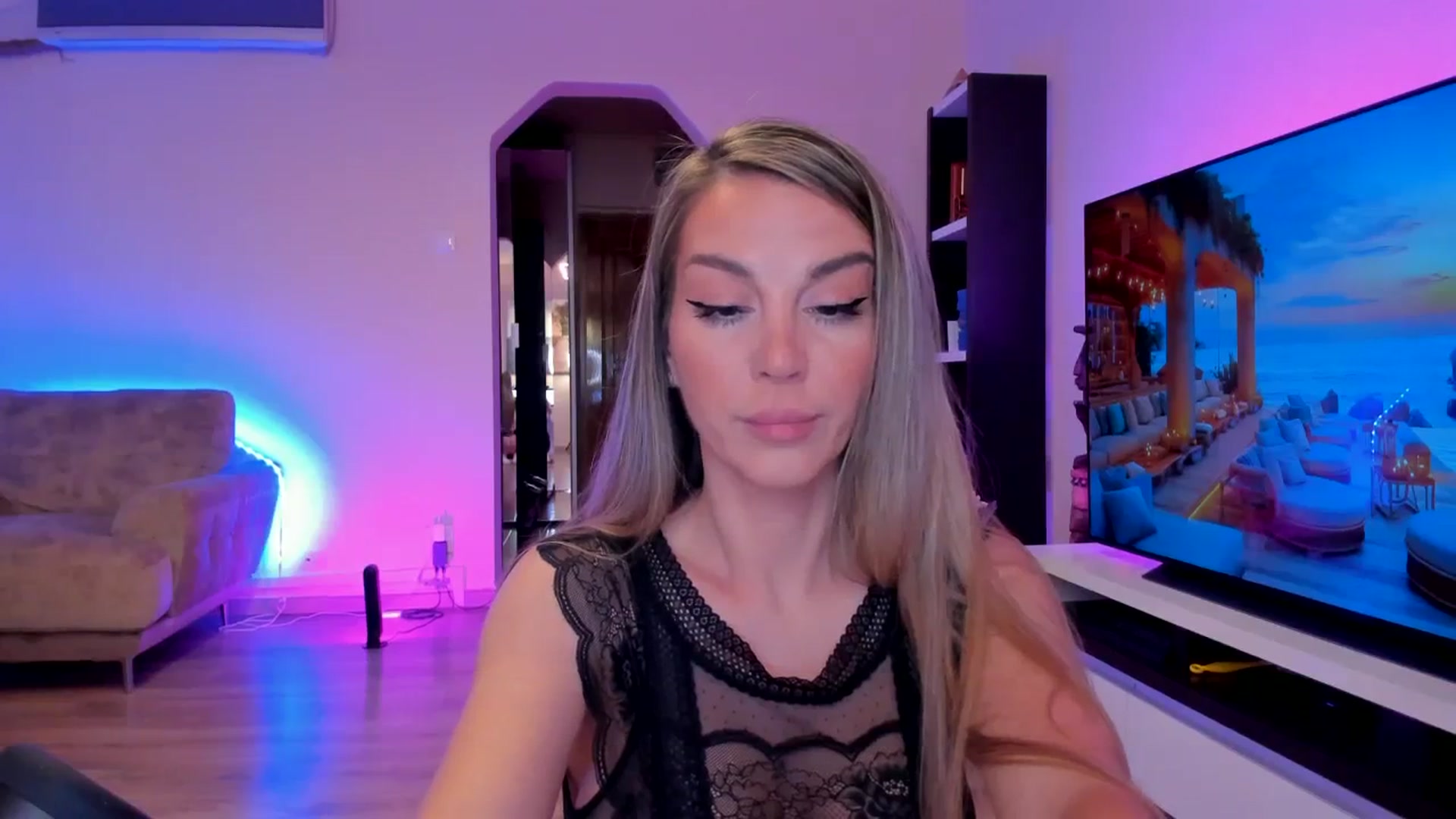 Gallery image thumbnail from Alesia_'s myfreecams stream on, 02/20/2024, 01:30 image 16 of 20
