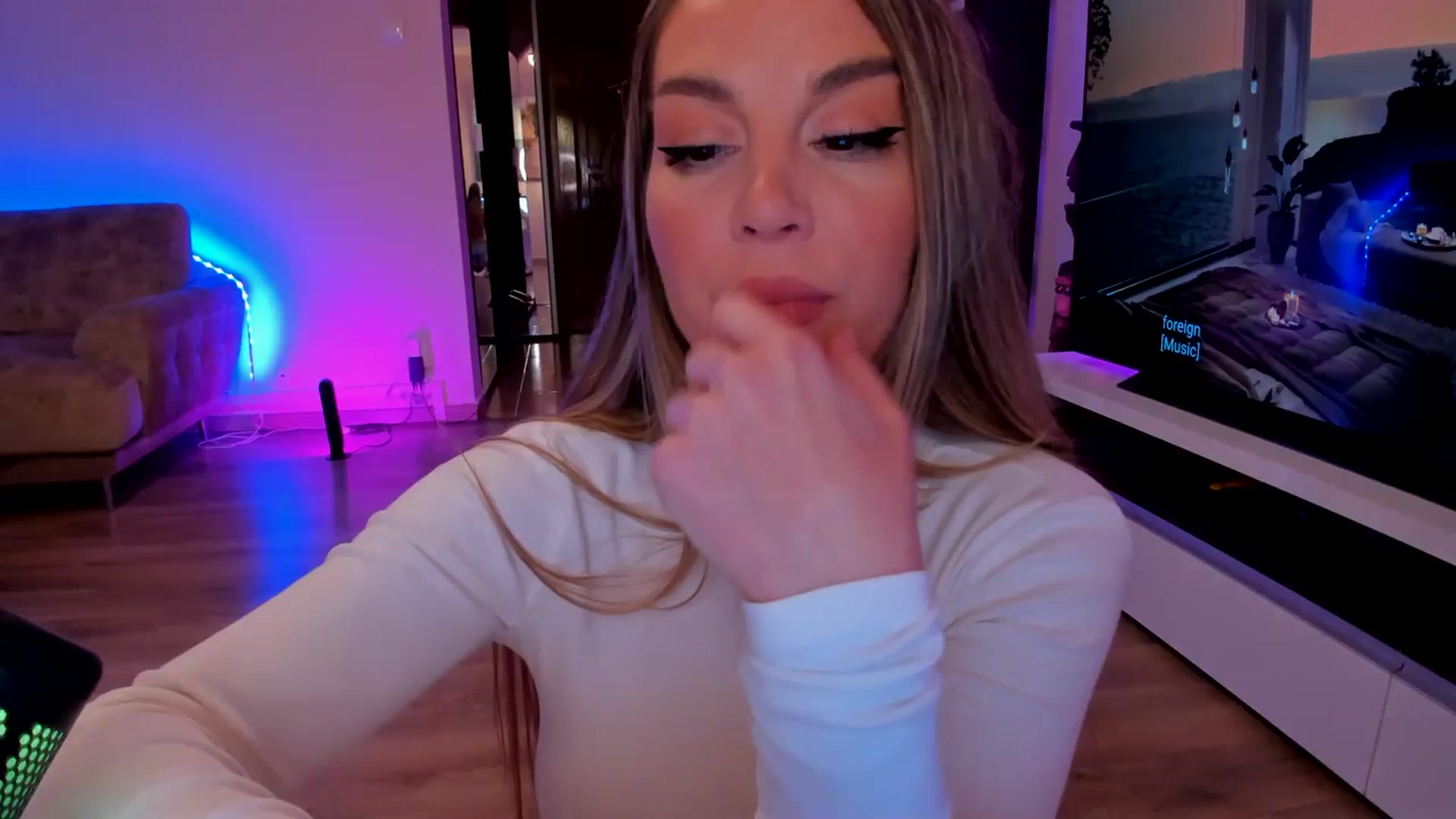Gallery image thumbnail from Alesia_'s myfreecams stream on, 02/21/2024, 23:19 image 19 of 20