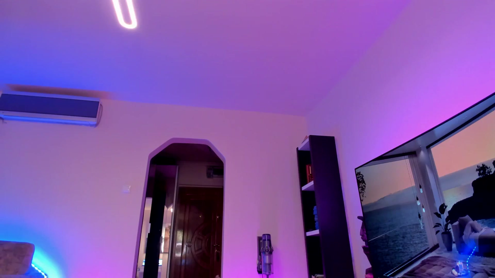 Gallery image thumbnail from Alesia_'s myfreecams stream on, 02/21/2024, 23:19 image 3 of 20