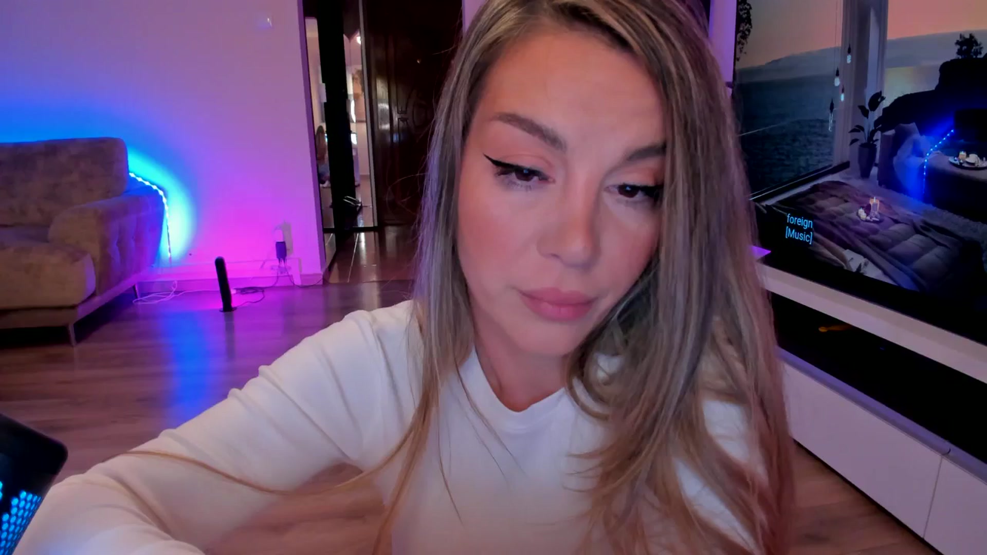Gallery image thumbnail from Alesia_'s myfreecams stream on, 02/22/2024, 24:44 image 2 of 20
