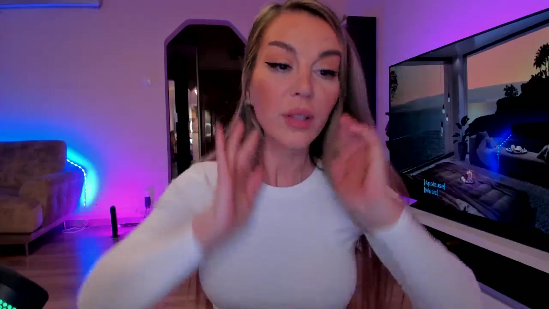 Gallery image thumbnail from Alesia_'s myfreecams stream on, 02/22/2024, 24:44 image 6 of 20