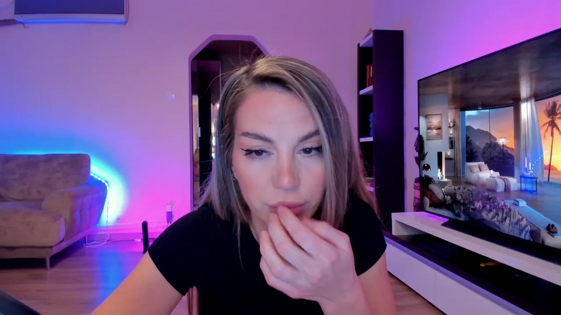 Gallery image thumbnail from Alesia_'s myfreecams stream on, 02/22/2024, 23:45 image 12 of 20