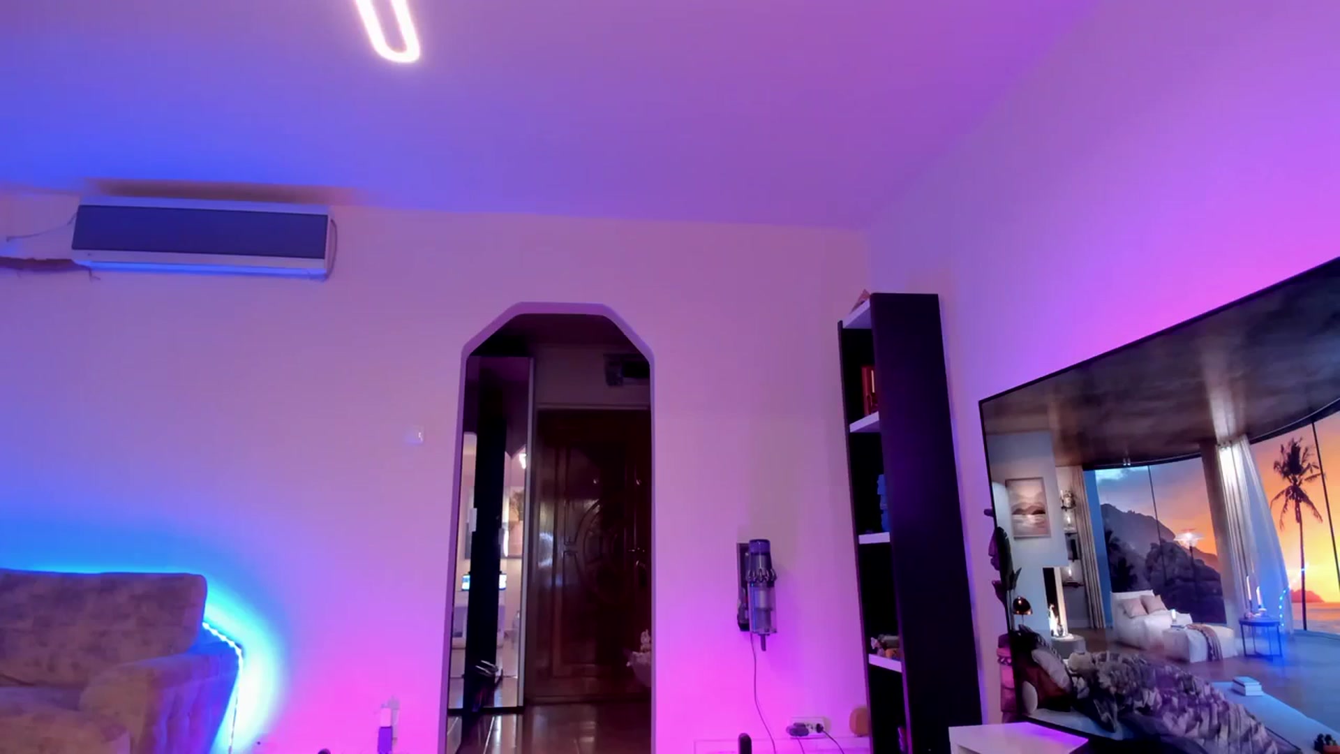 Gallery image thumbnail from Alesia_'s myfreecams stream on, 02/22/2024, 23:45 image 14 of 20