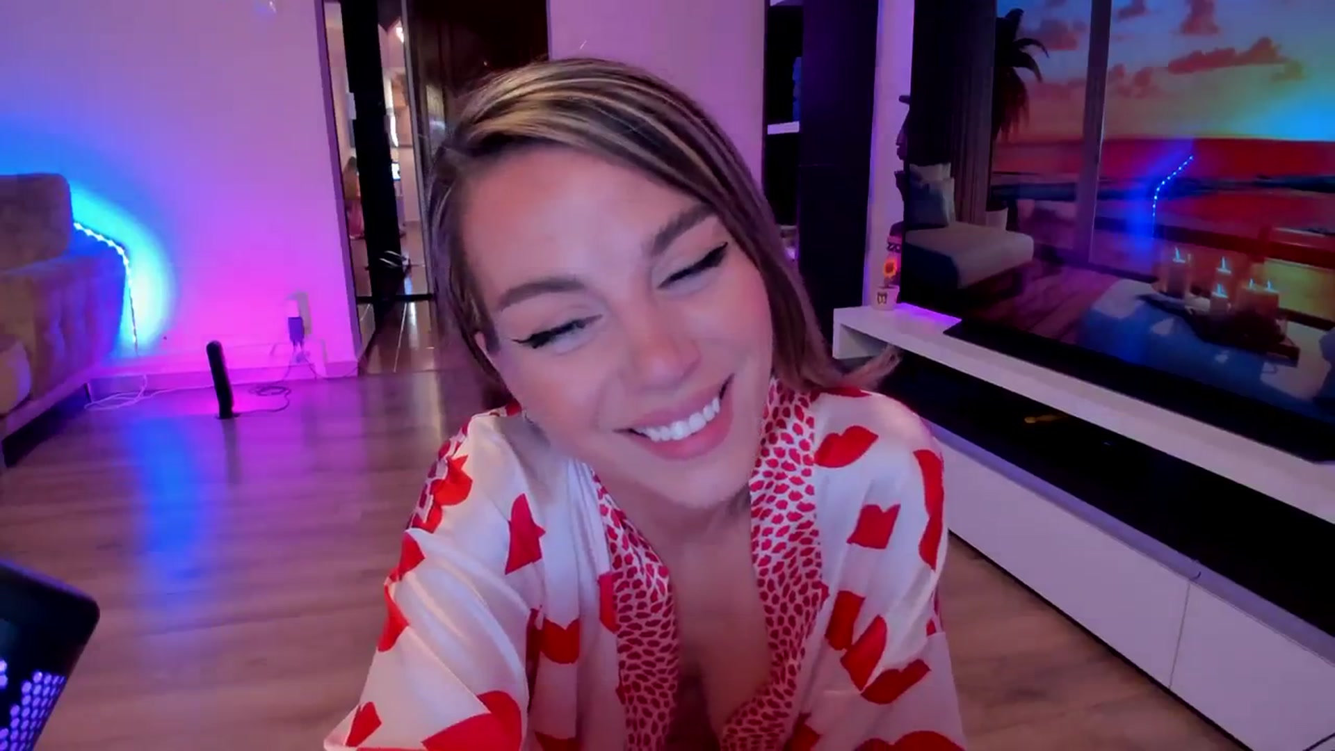 Gallery image thumbnail from Alesia_'s myfreecams stream on, 02/25/2024, 24:26 image 12 of 20