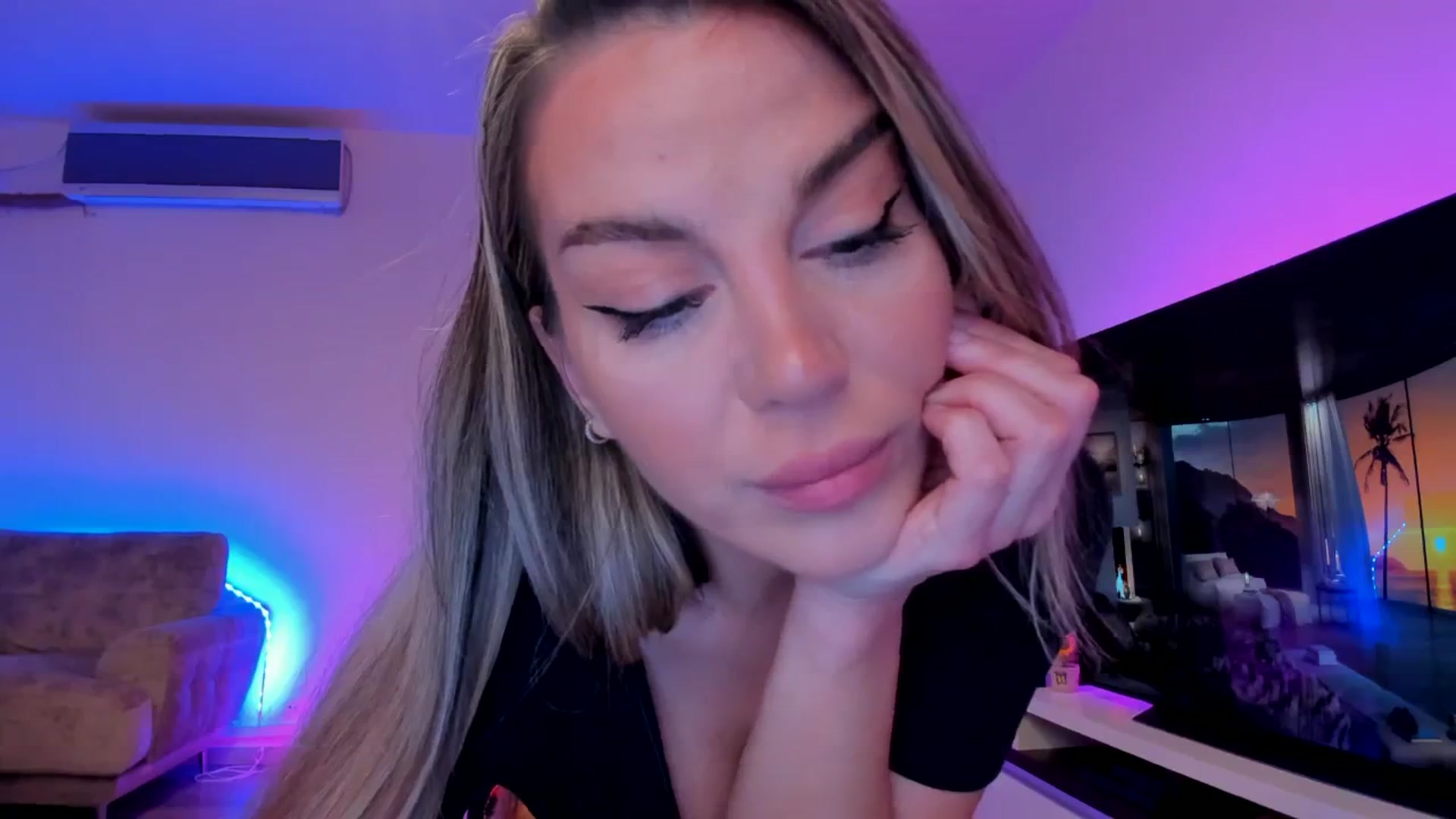 Gallery image thumbnail from Alesia_'s myfreecams stream on, 02/26/2024, 24:30 image 19 of 20