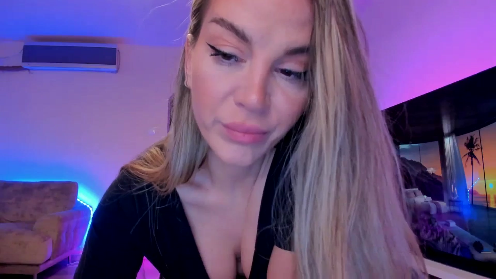 Gallery image thumbnail from Alesia_'s myfreecams stream on, 02/26/2024, 24:30 image 20 of 20