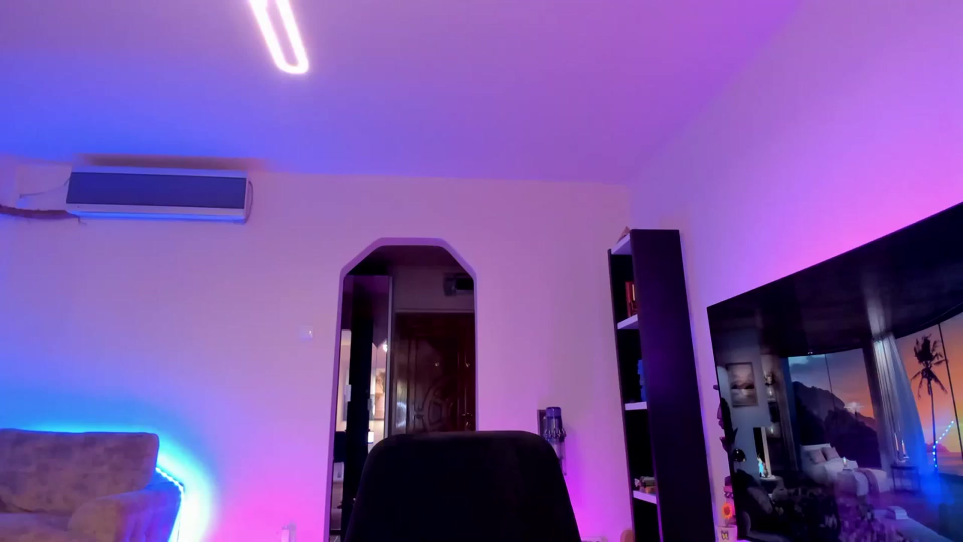 Gallery image thumbnail from Alesia_'s myfreecams stream on, 02/26/2024, 24:30 image 3 of 20