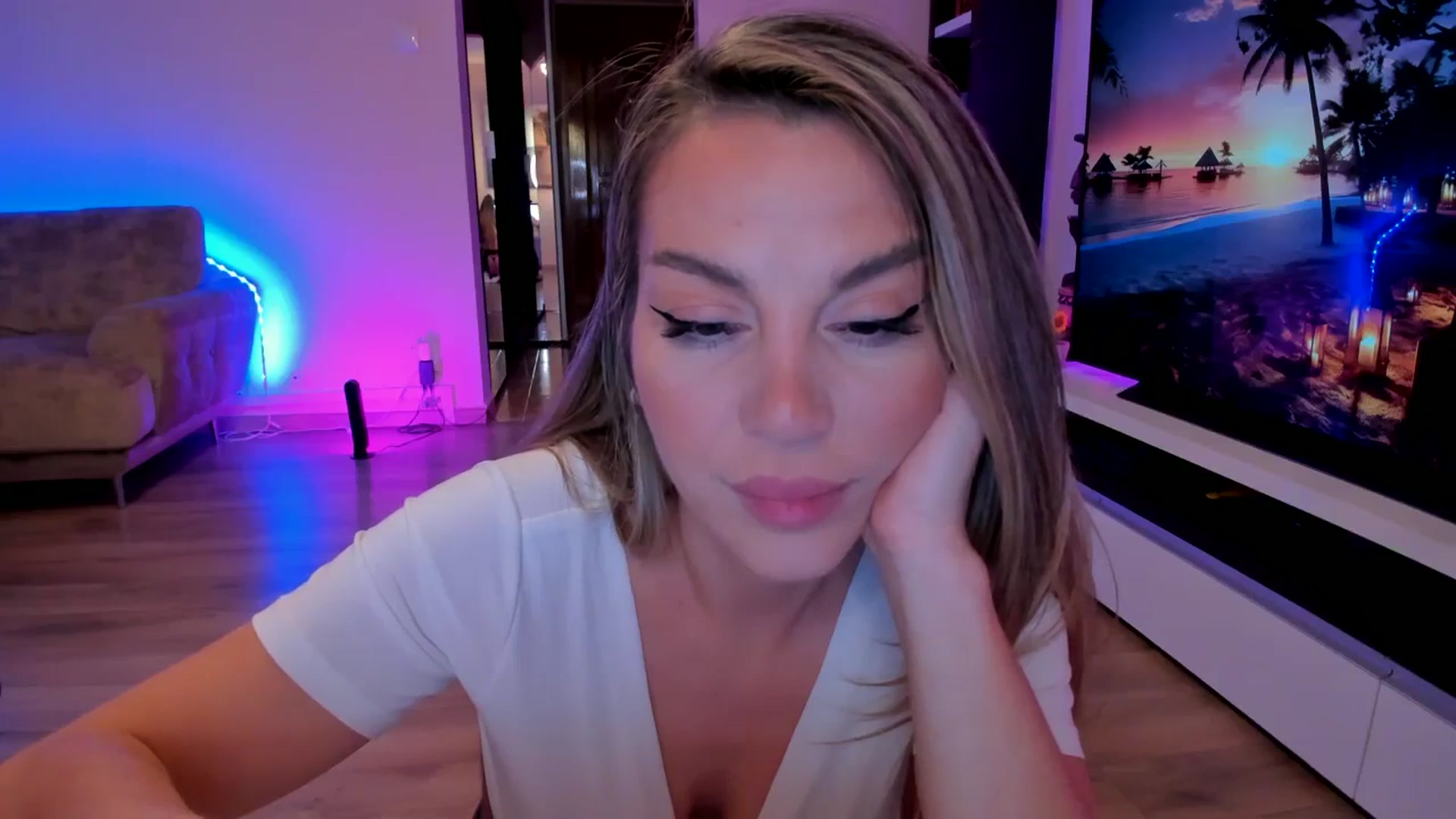 Gallery image thumbnail from Alesia_'s myfreecams stream on, 02/28/2024, 24:43 image 18 of 20