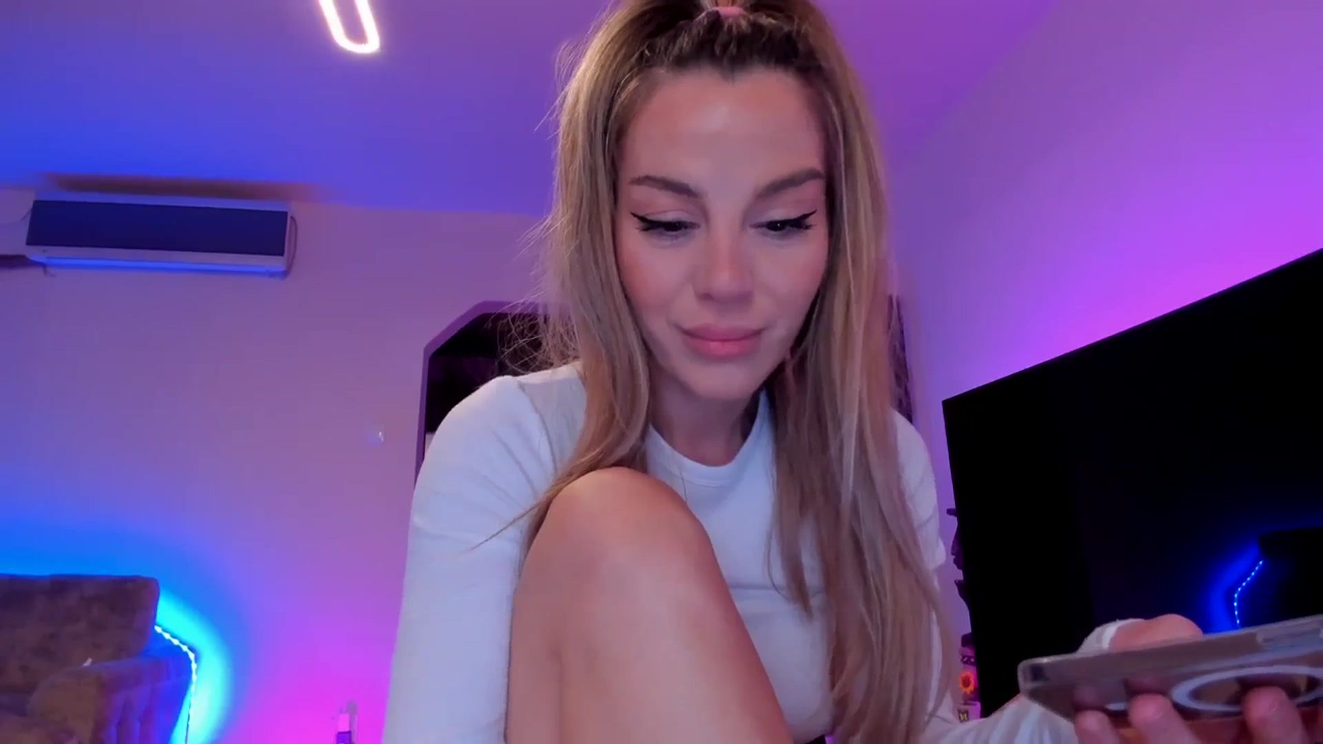 Gallery image thumbnail from Alesia_'s myfreecams stream on, 02/29/2024, 03:24 image 14 of 20