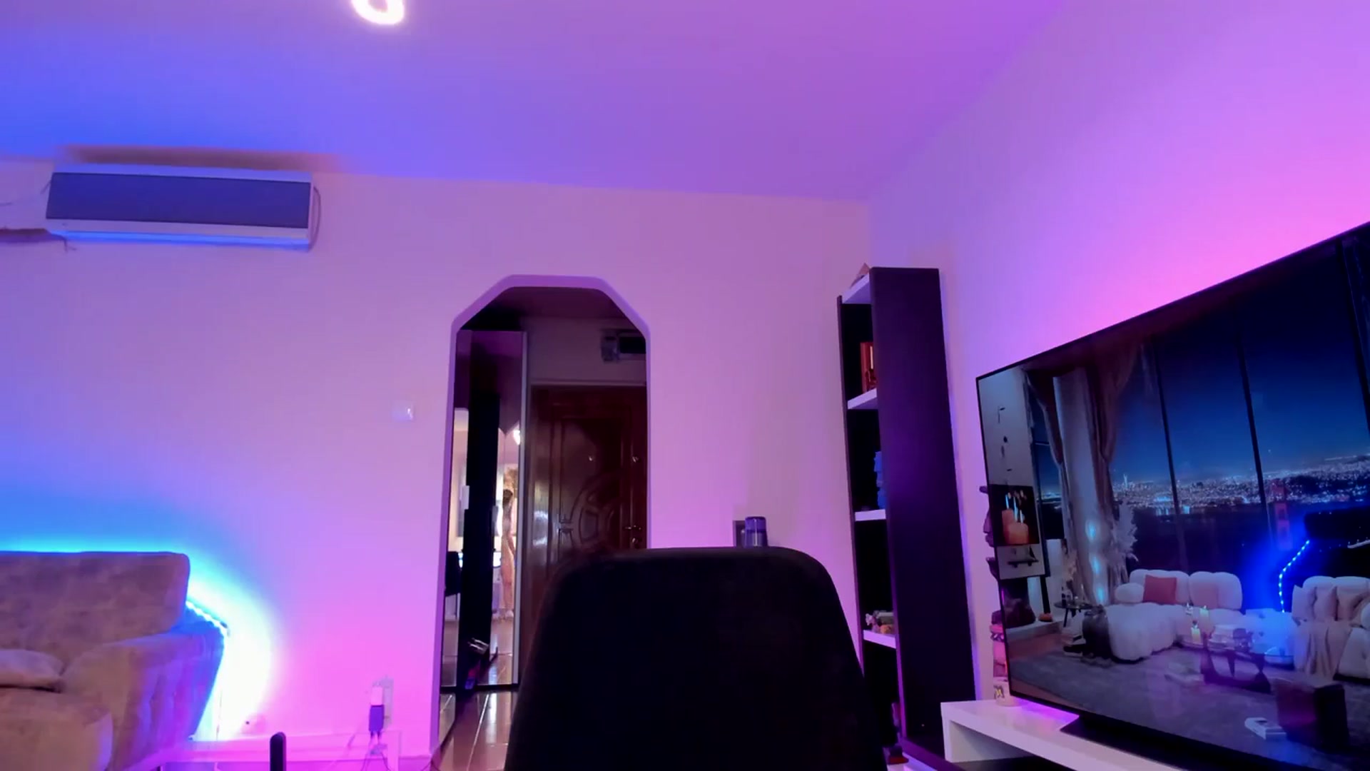 Gallery image thumbnail from Alesia_'s myfreecams stream on, 03/01/2024, 24:15 image 5 of 20