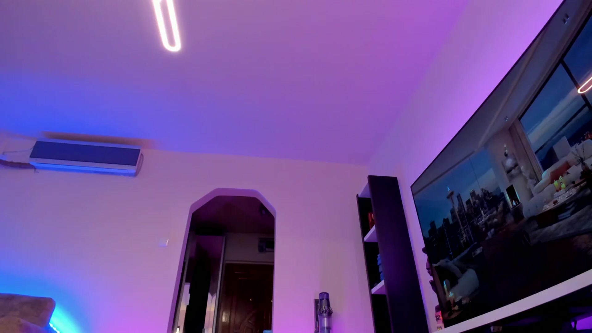 Gallery image thumbnail from Alesia_'s myfreecams stream on, 03/03/2024, 24:18 image 9 of 20