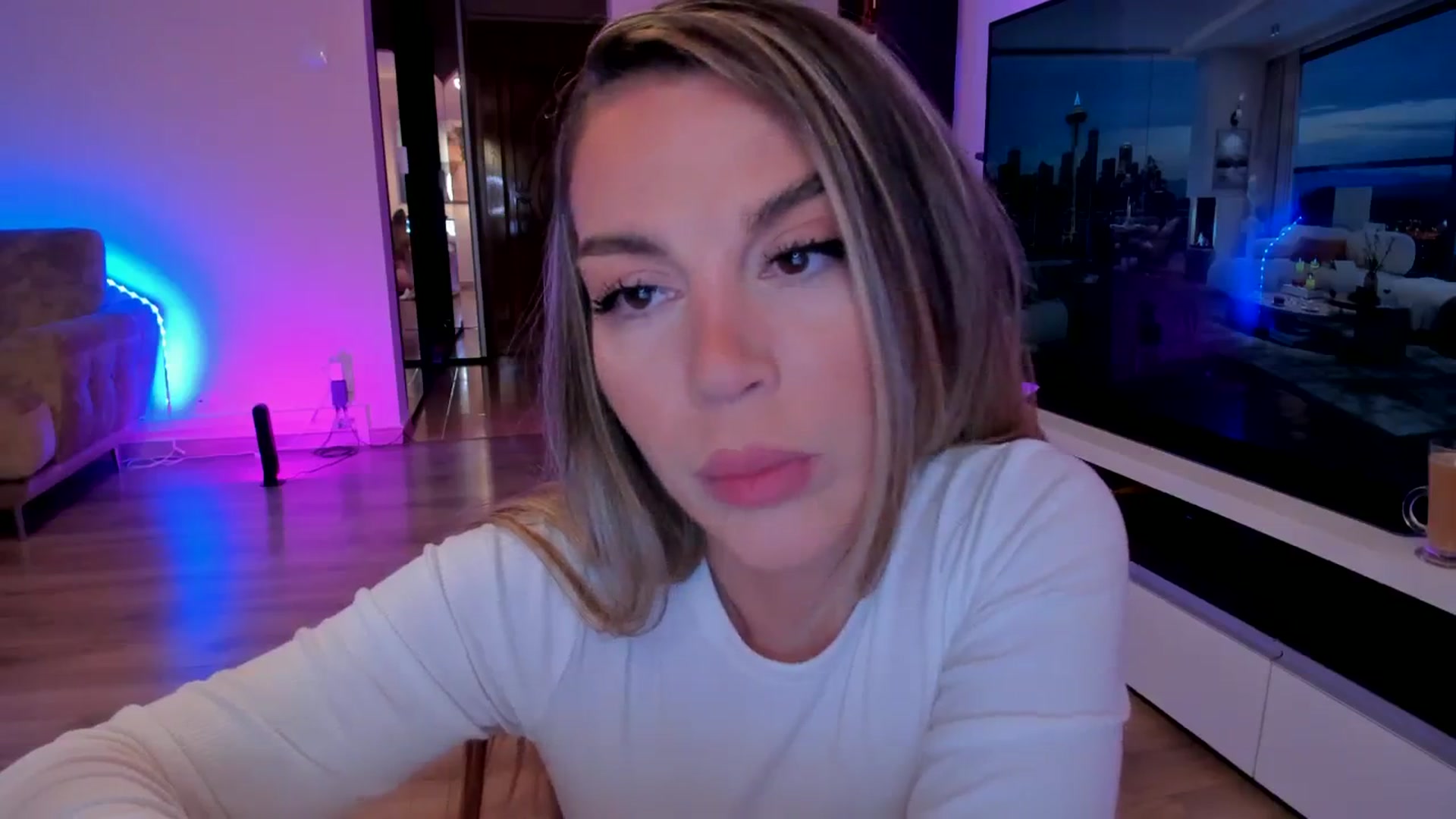 Gallery image thumbnail from Alesia_'s myfreecams stream on, 03/03/2024, 23:58 image 12 of 20